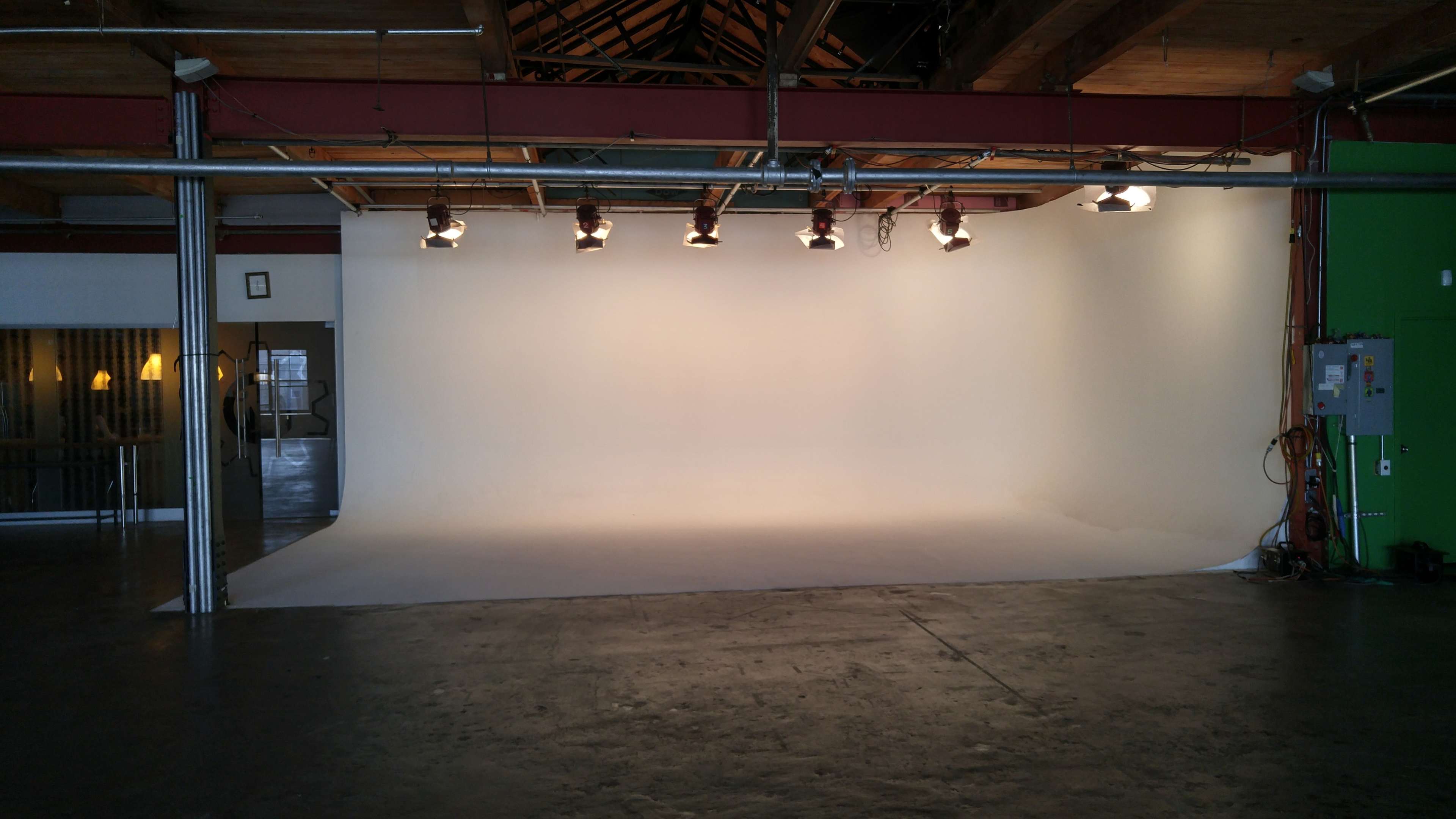 Spacious West Chicago Filming Studio Image in Garfield Park, Chicago, IL