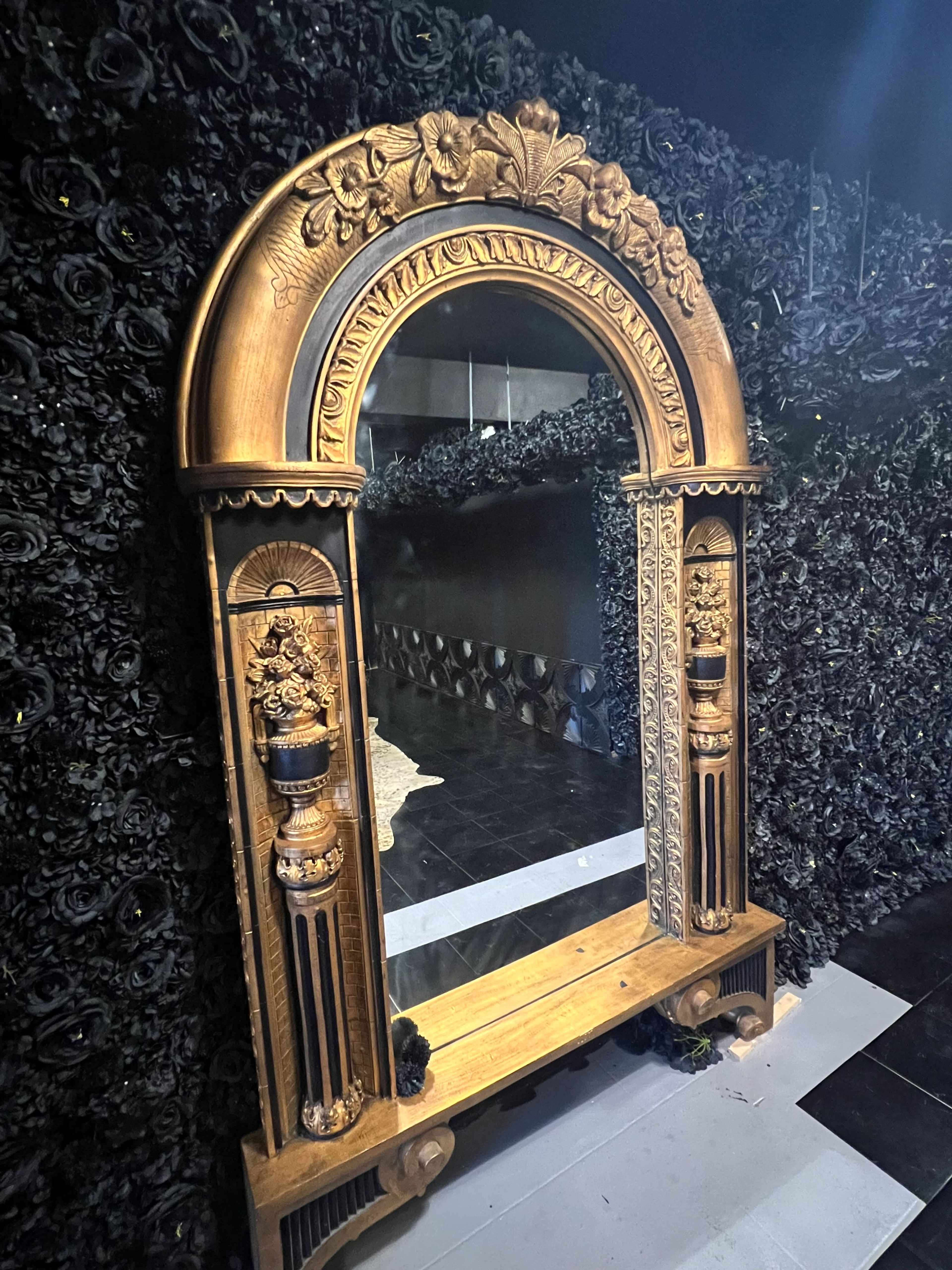 Black & Gold Luxury Bed Room - Photo & Video Space for Rent Image in Skid Row, Los Angeles, CA