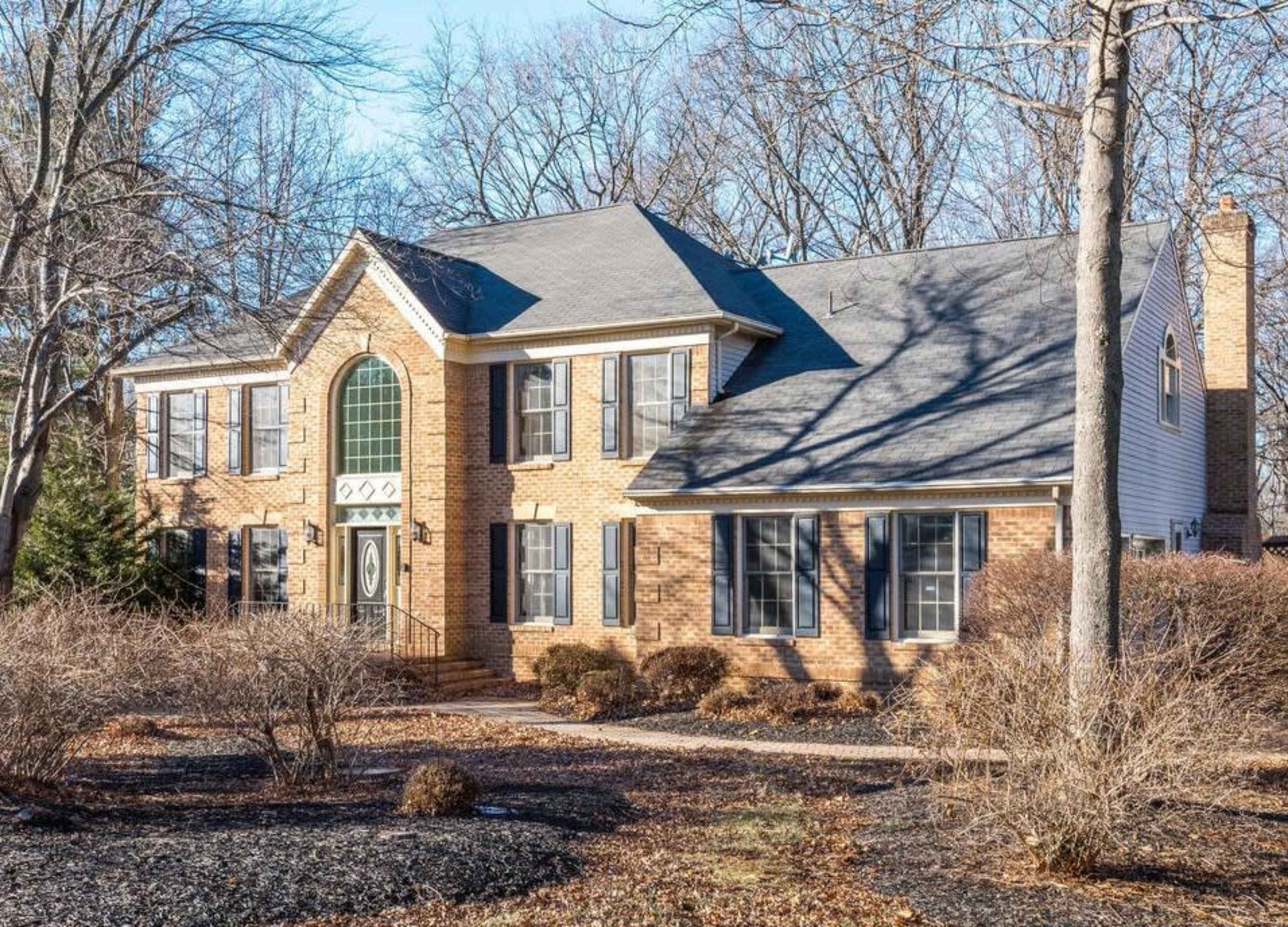 Large Luxury Home backed to the woods Image in Dranesville, Herndon, VA