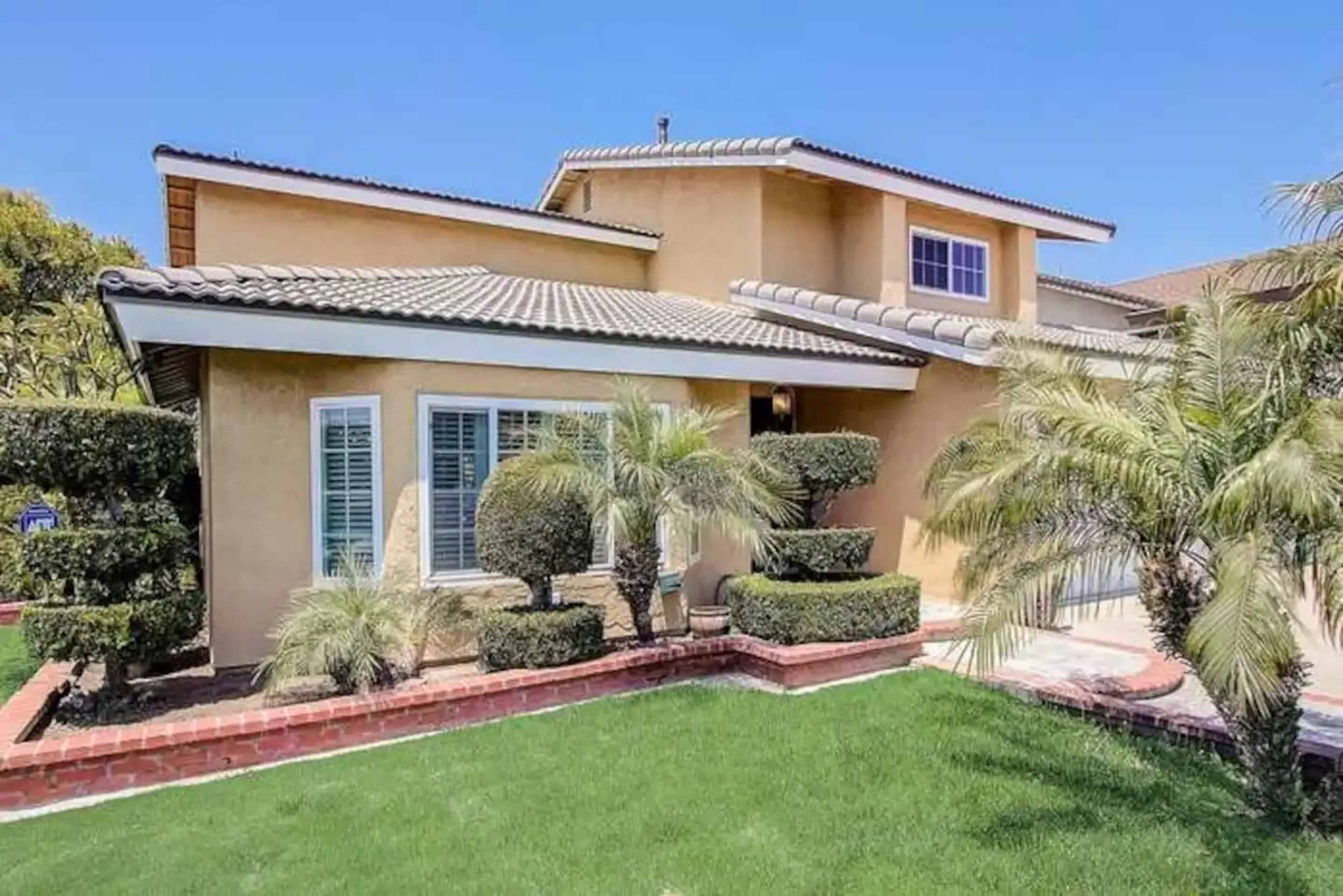 Spacious Family Escape Image in Orange, Orange, CA
