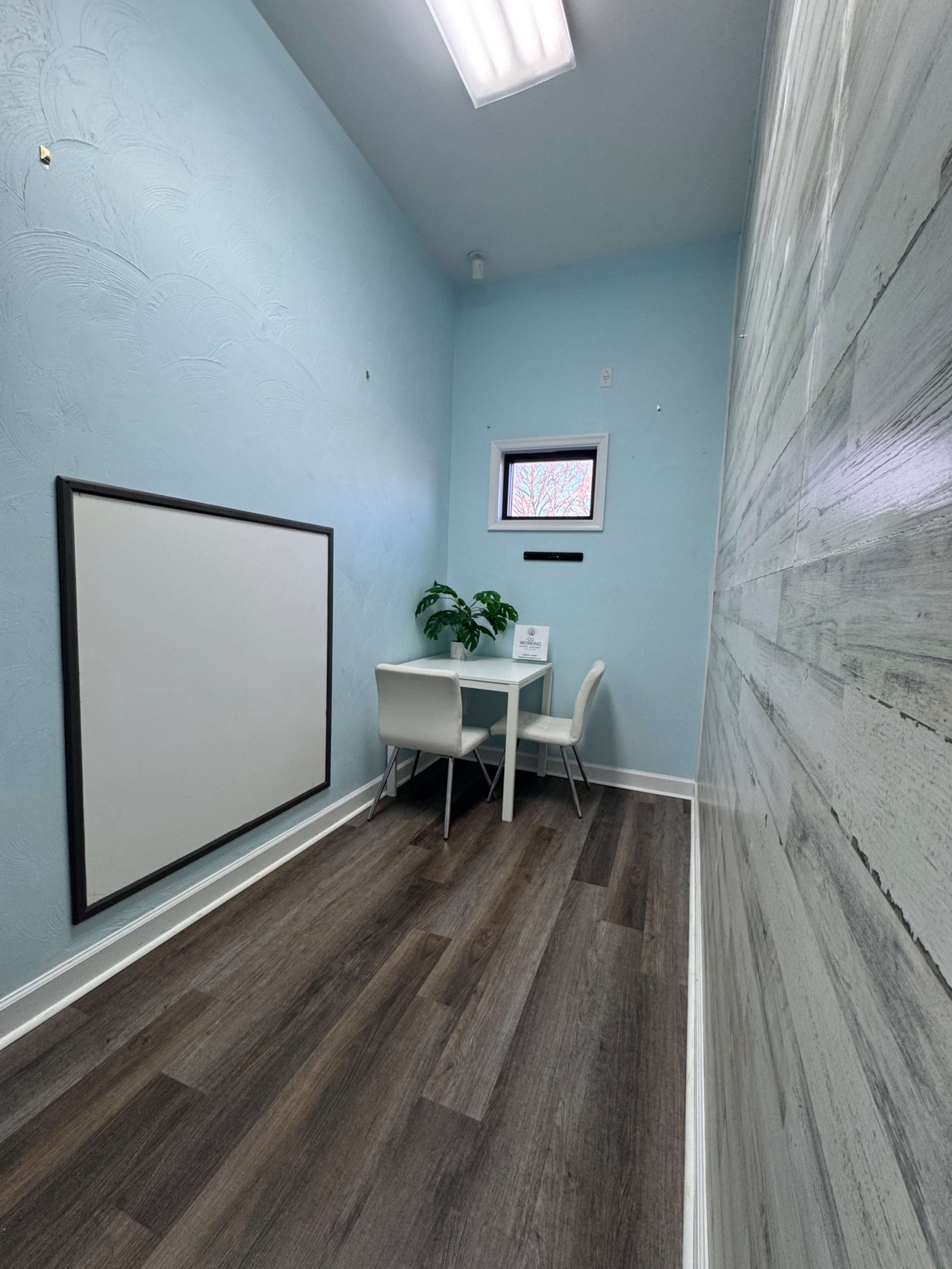 Co-Working Meeting Space Room E Image in Northwest, VIrignia Beach, VA