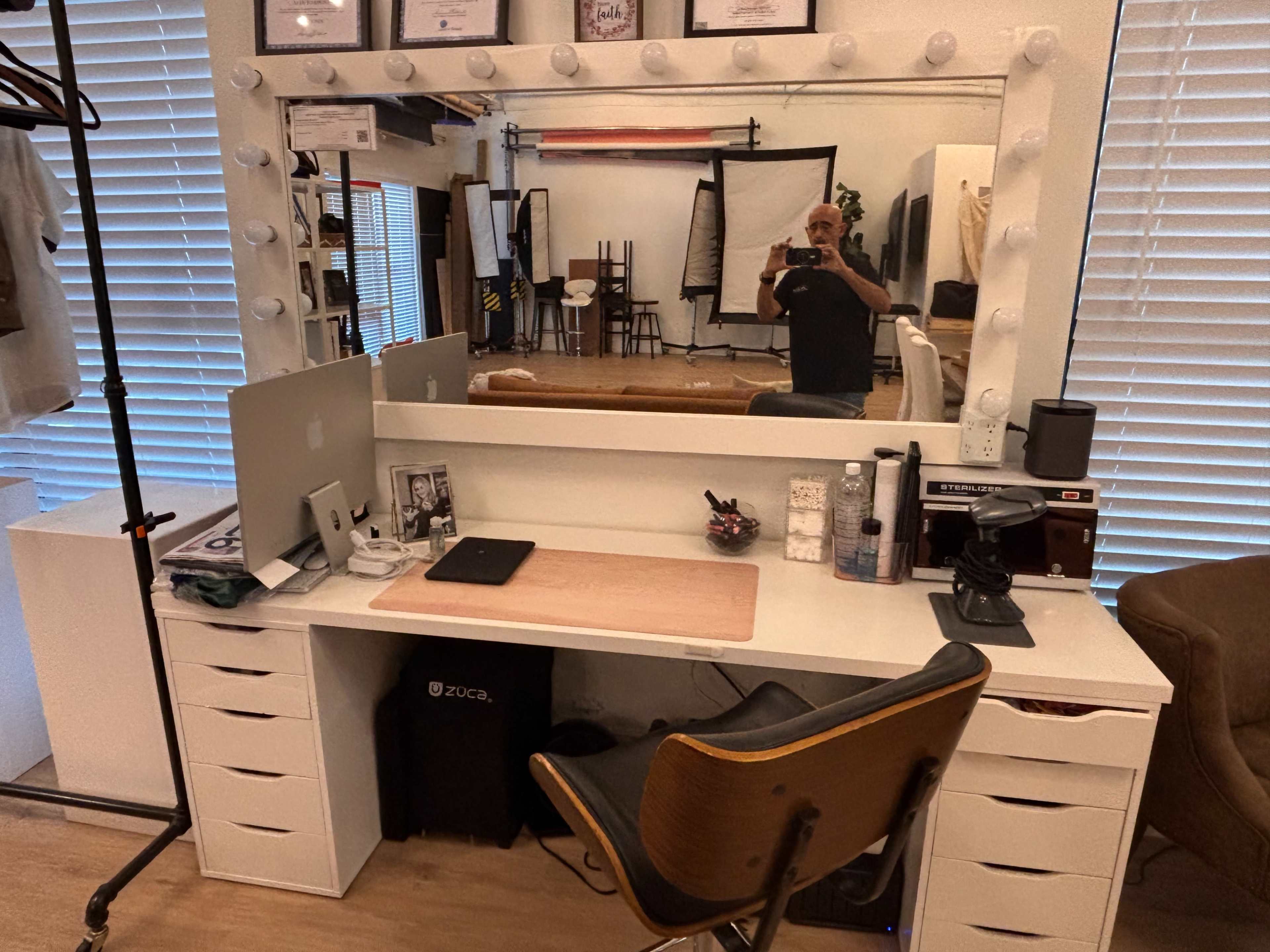 Professional Palm Beach Studio with Makeup & Wardrobe Area Image in Juno Ridge, North Palm Beach