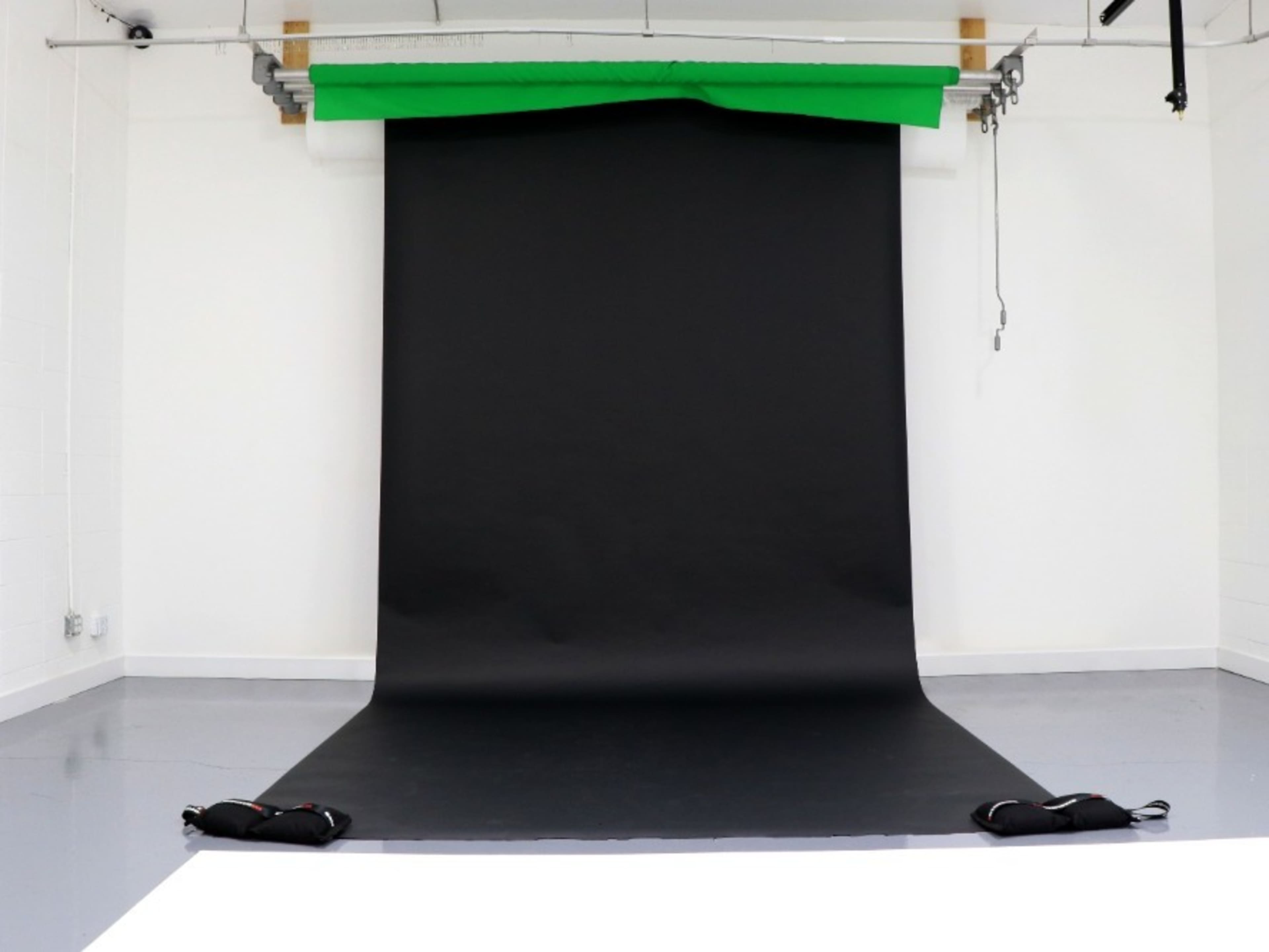 Black Seamless Backdrop (107" x 36')