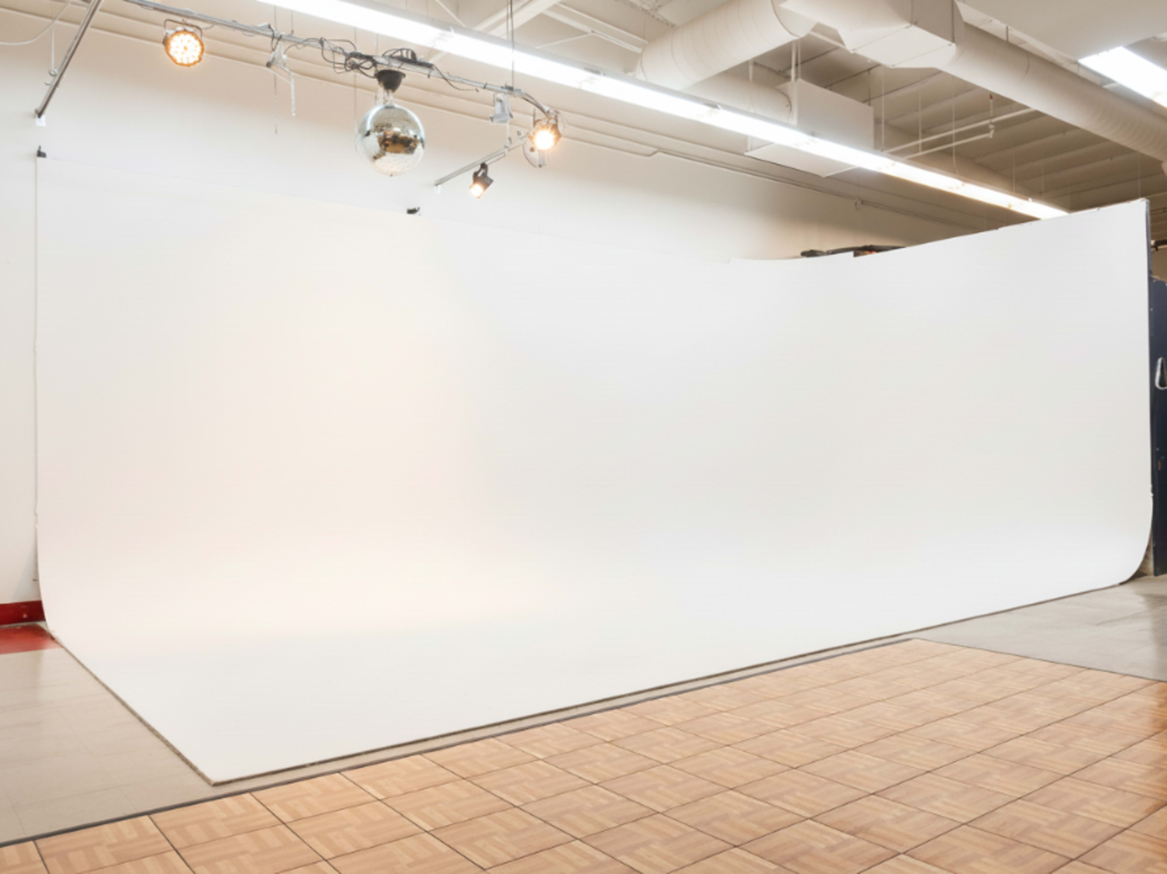 Cyclorama/Infinity Wall