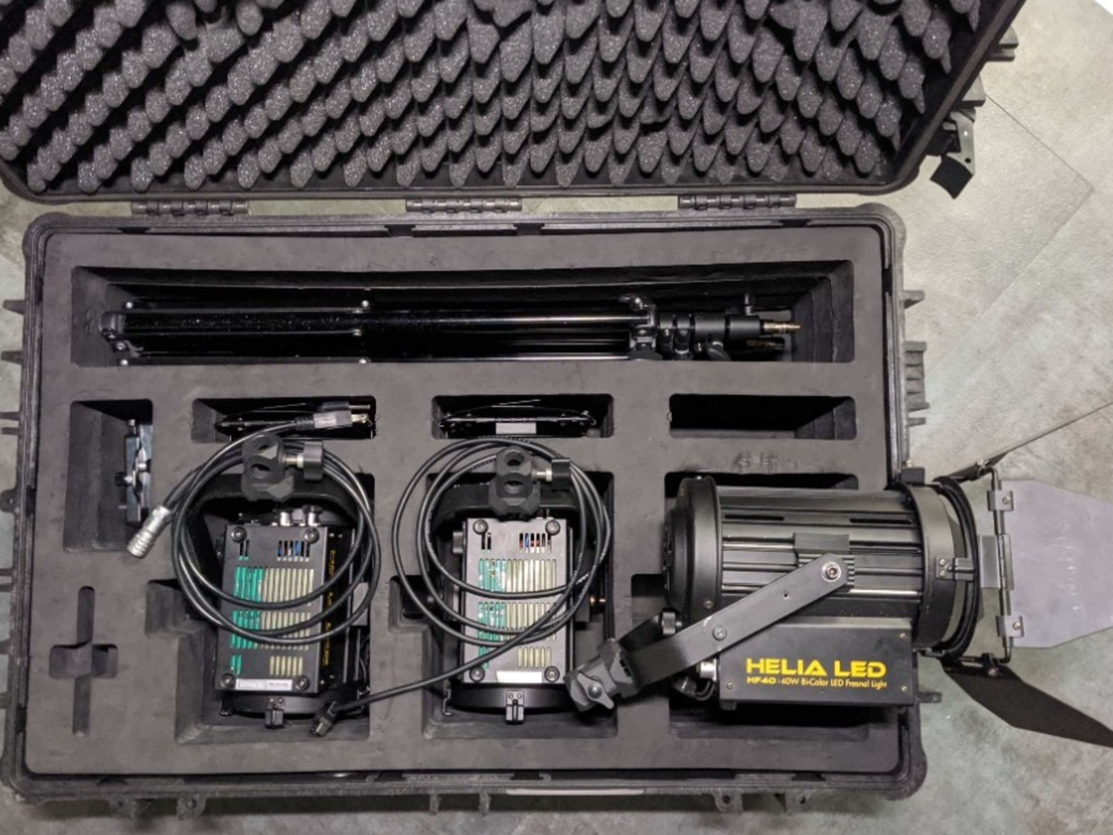iKan Helia BiColor Fresnel Kit 