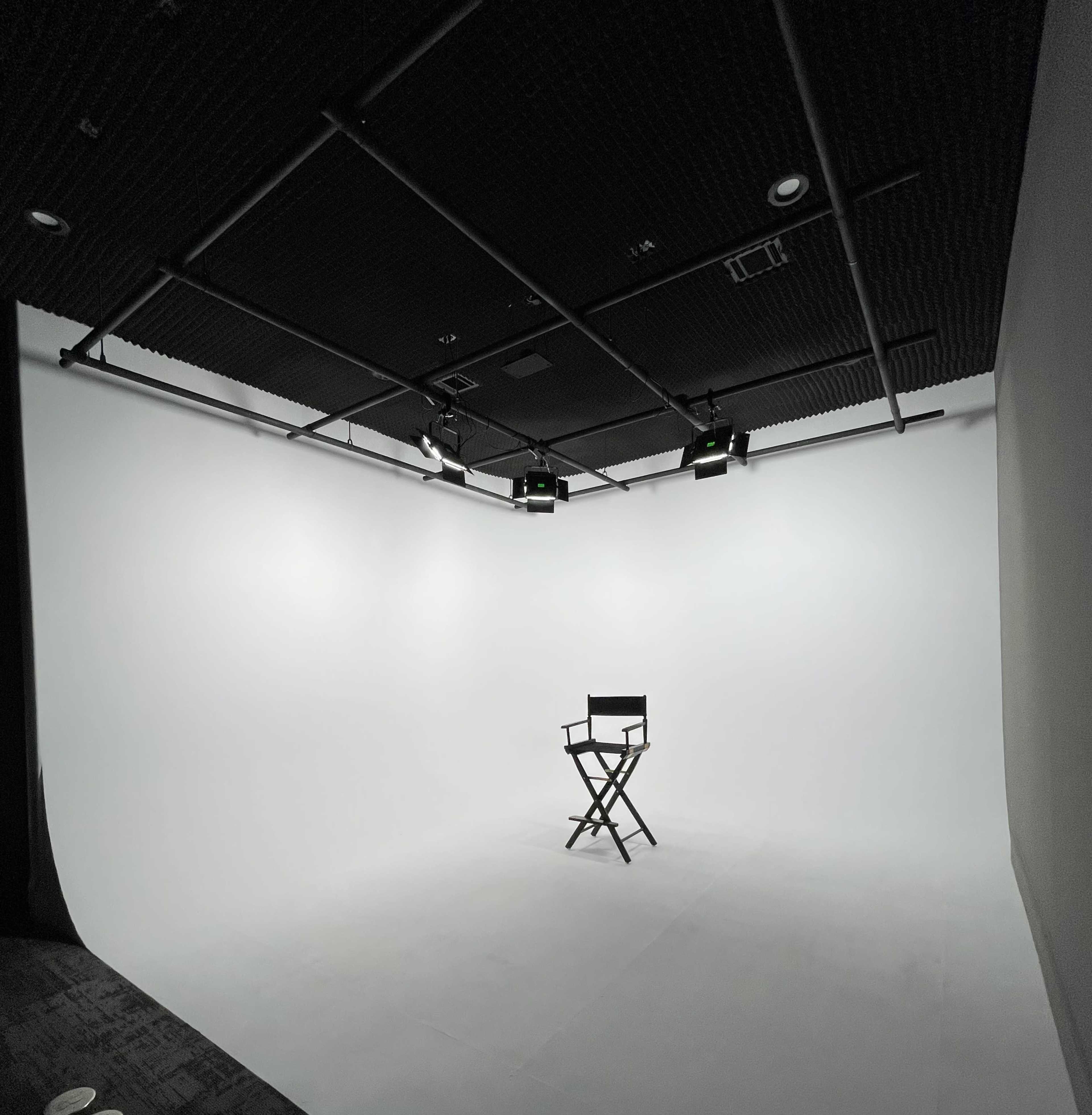 White 2-Wall Cyclorama Stage and Podcast Space | Houston Image in , Houston, TX