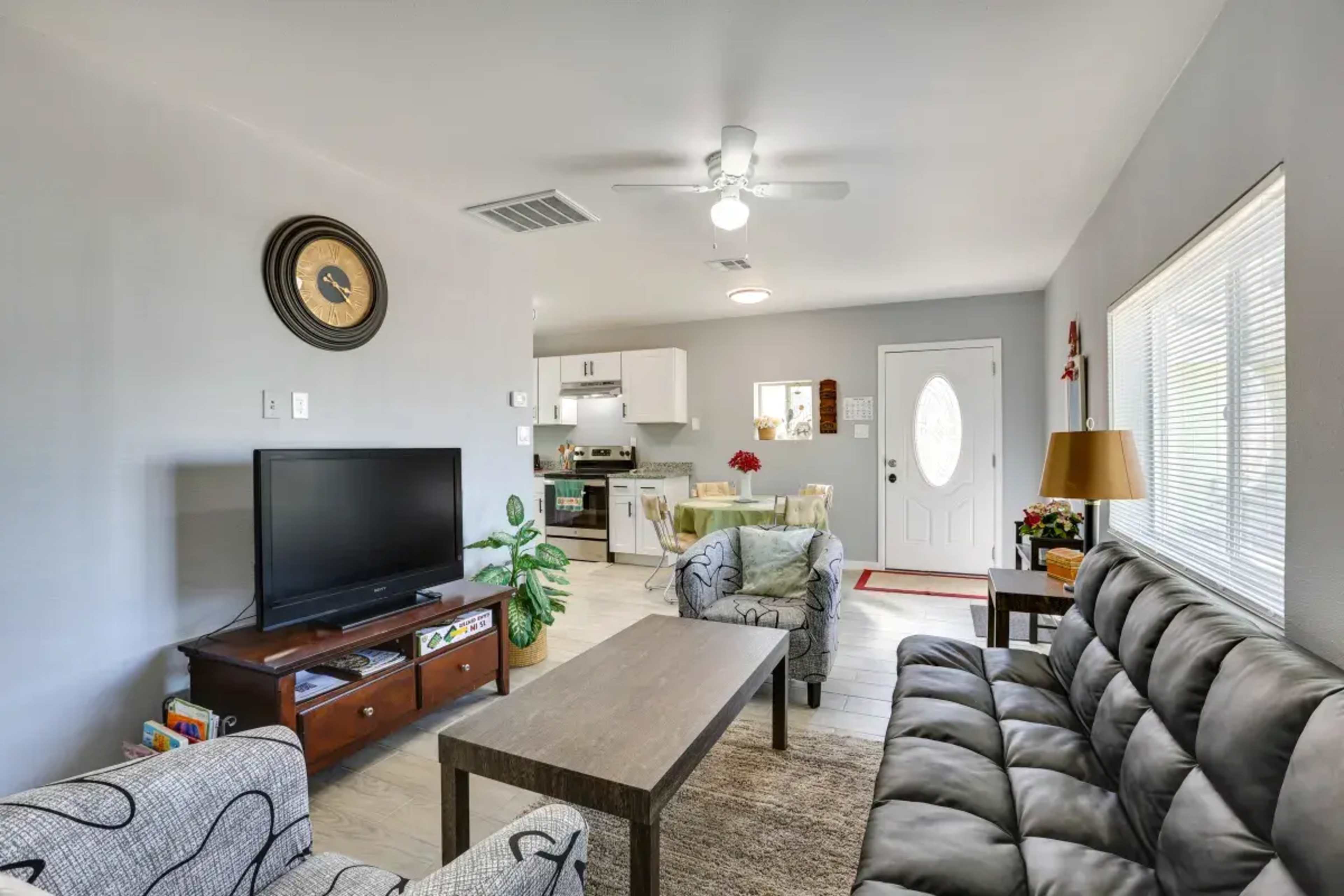 2bedroom/1 bathroom/1 kitchen suite in a quite neighborhood. Image in Glendale, Glendale, AZ