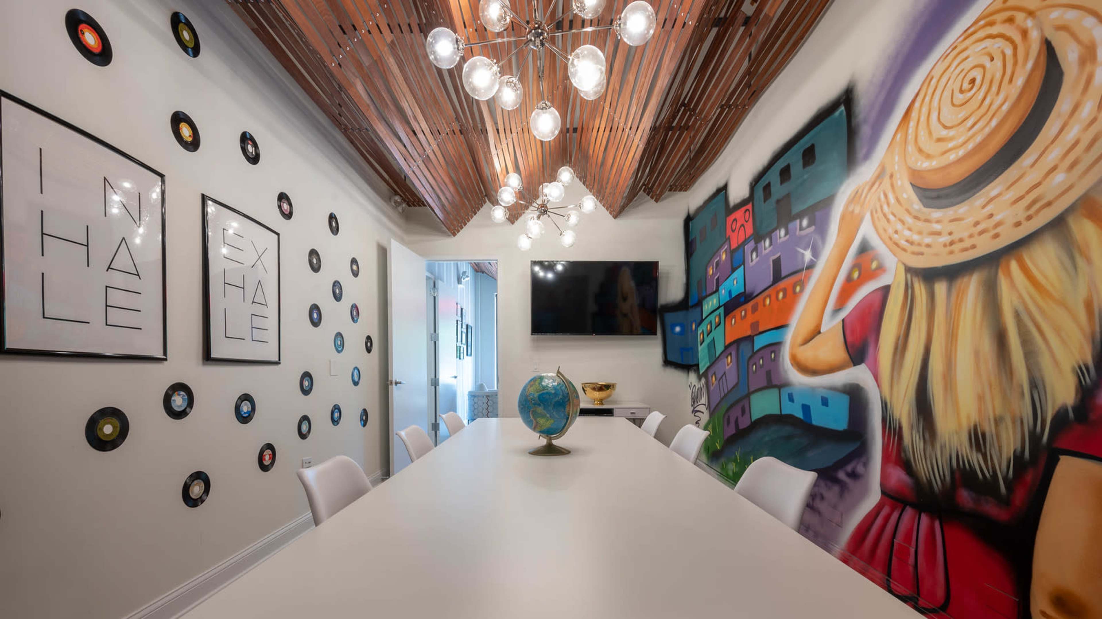 Dynamic Meeting Space with Artistic Vibe and Modern Touches Image in Lincoln Park, Chicago, IL