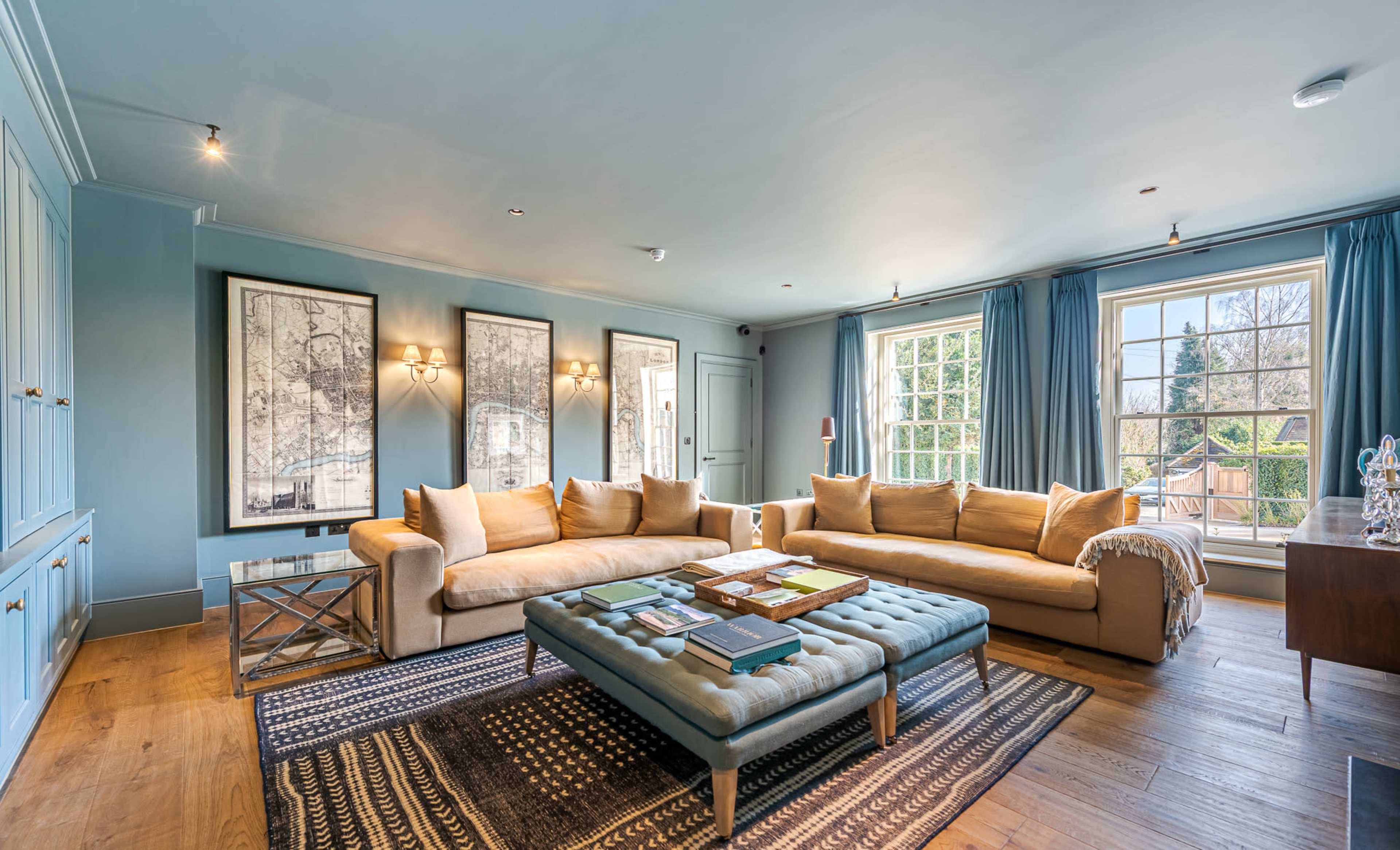 The Hamptons in Cobham with Pool House, Bar and Outdoor Bath Image in Cobham, Surrey, ENG