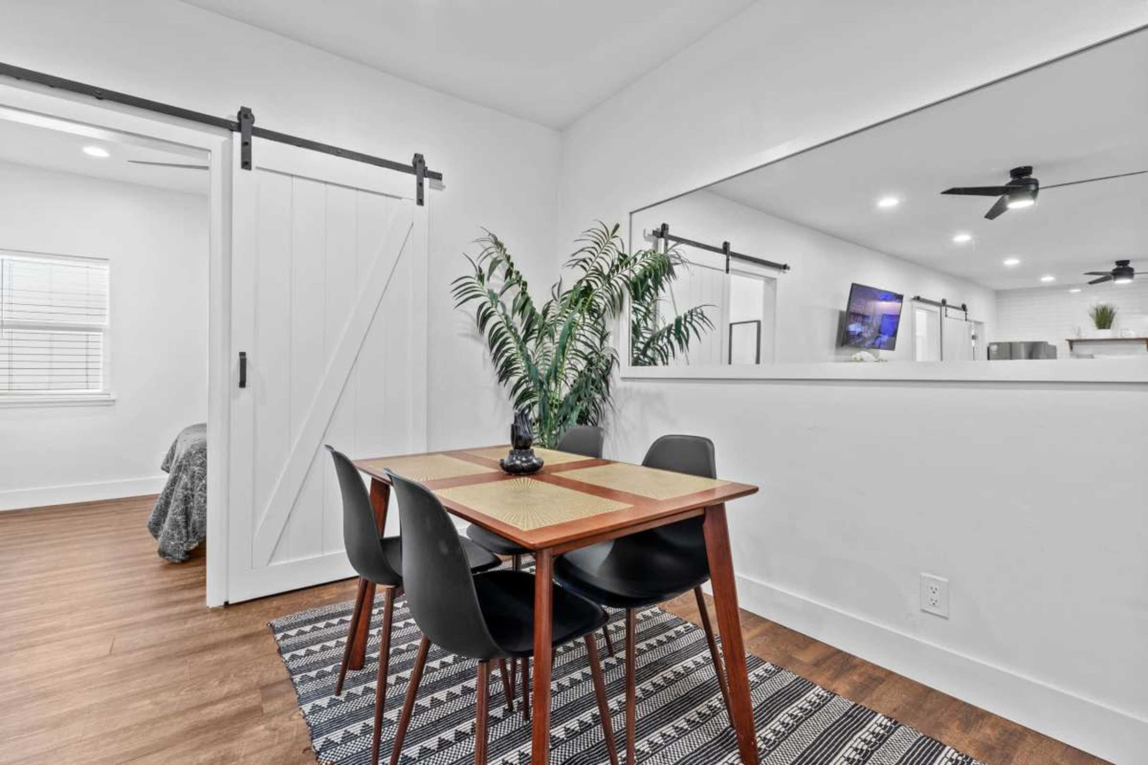 Spacious 2 Bedroom Midcentury Modern Farmhouse + Outdoor Patio Lounge Image in Park, Folsom, CA