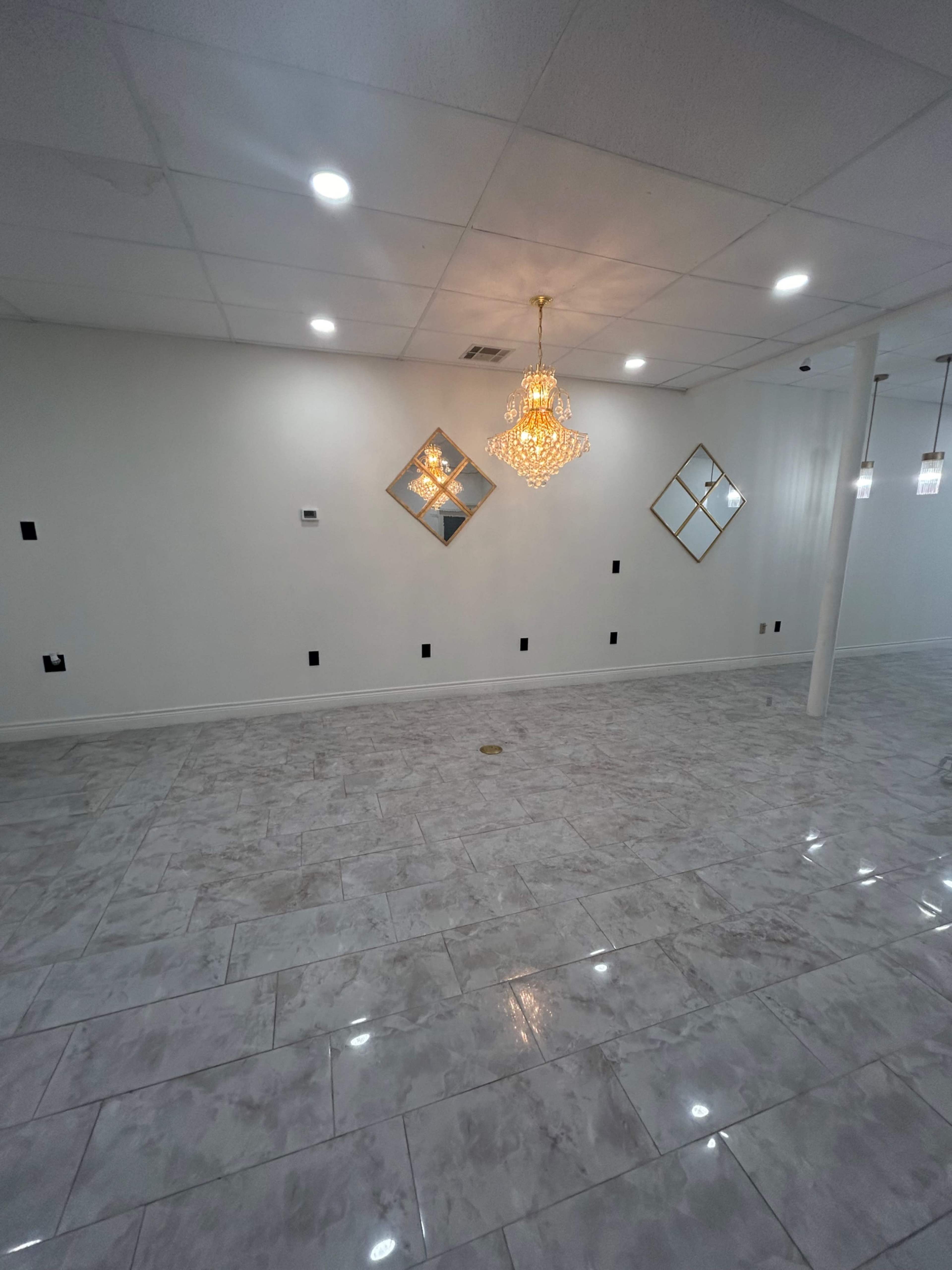 Elegant Event Venue with Tables & Chairs included Image in Houston, Houston, TX