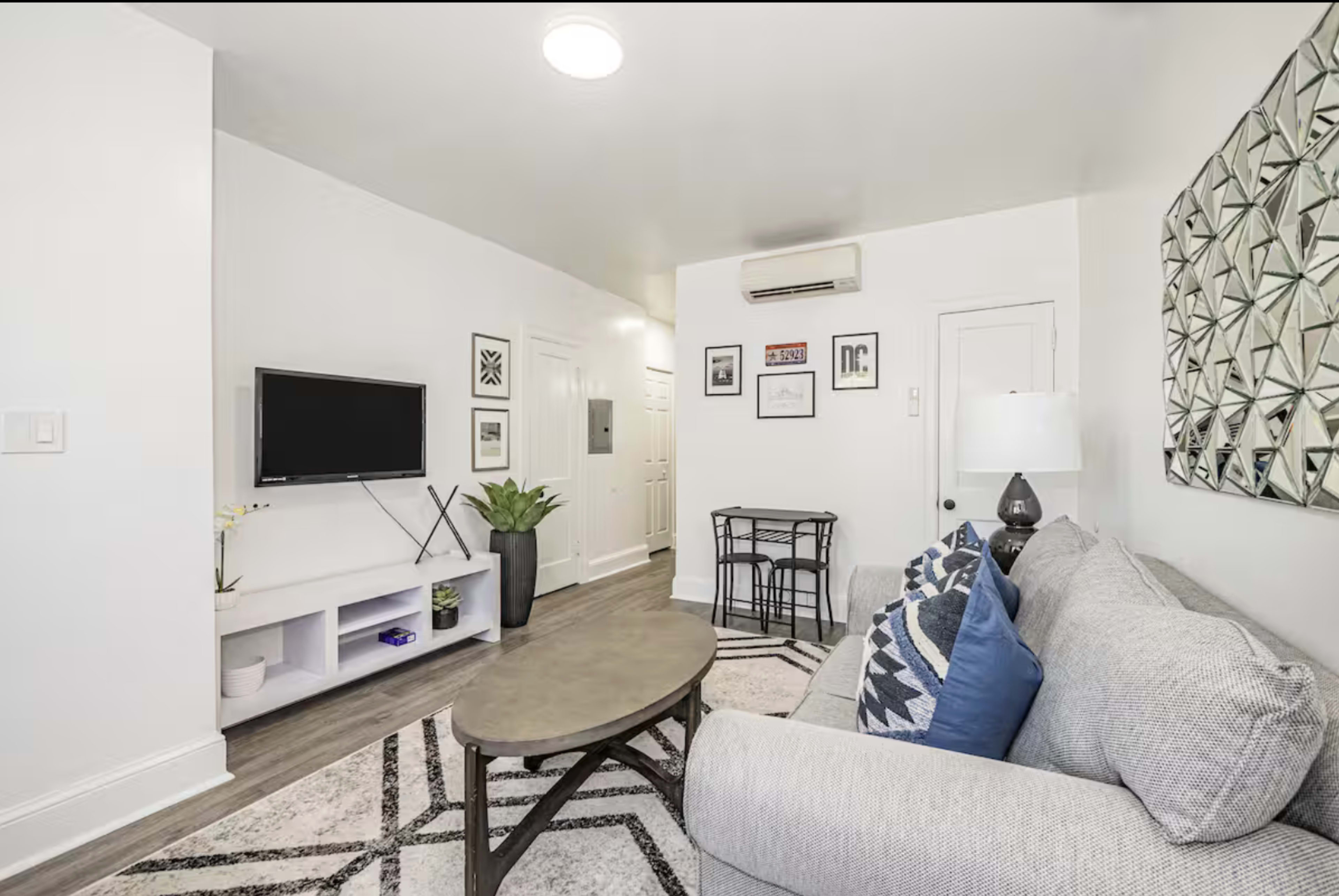 Bright DC Retreat Extended Stays Welcome w/Parking Image in Fairlawn, Washington, DC