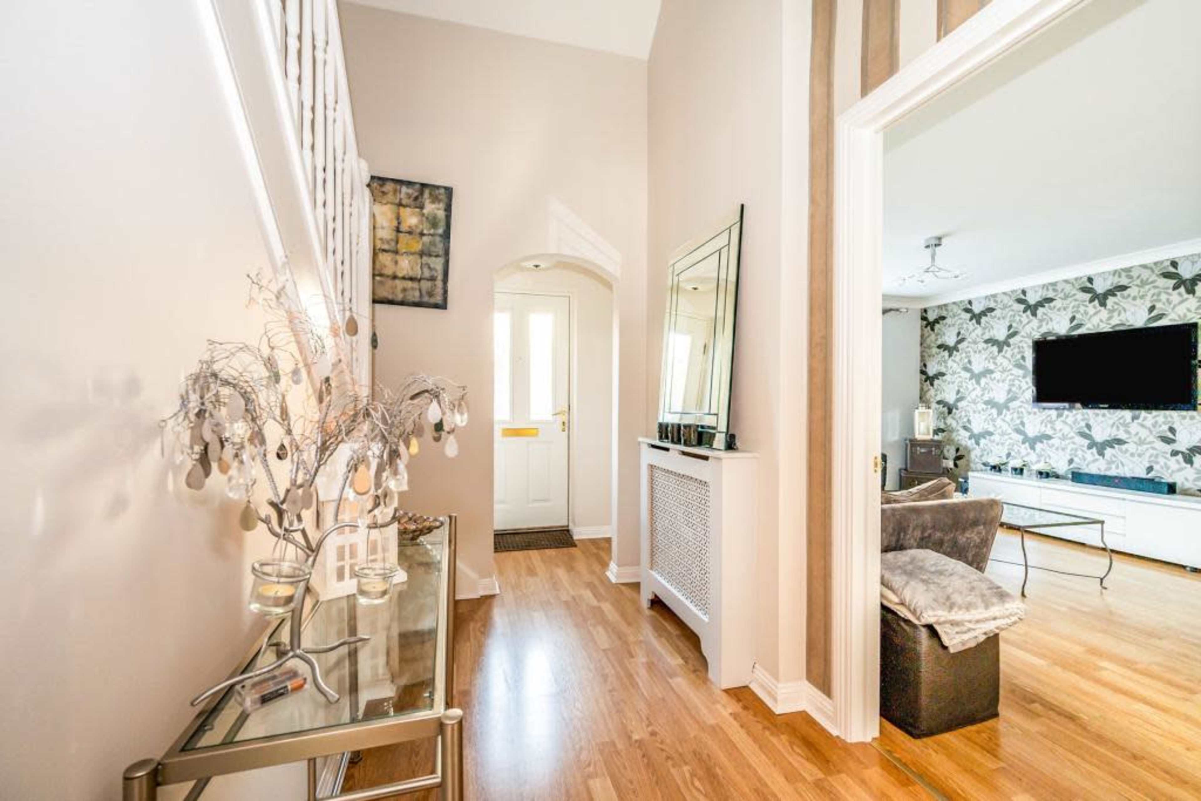 Nice Urban Home with Lush Green Views Image in Chessington, London