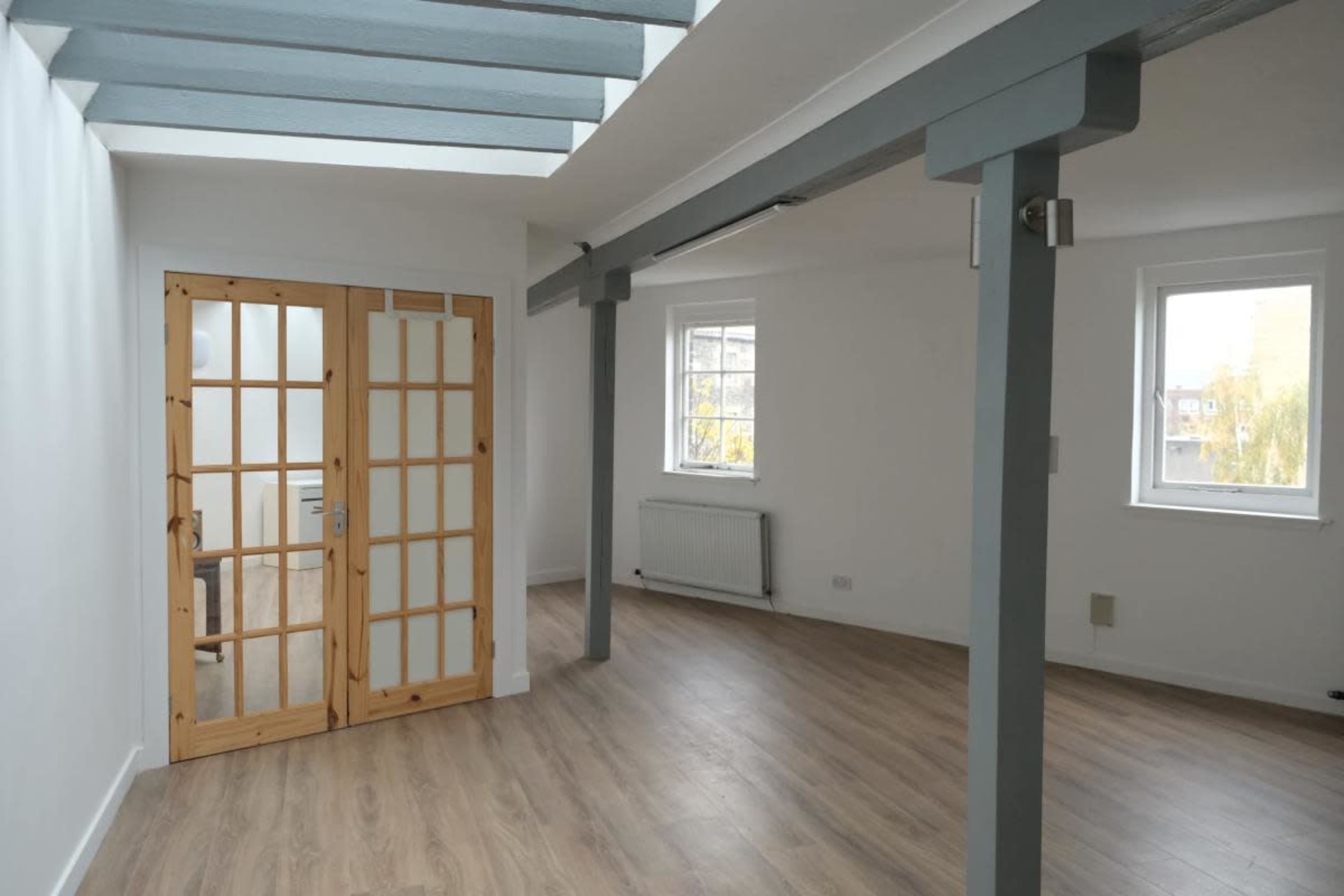 Light and Airy Loft Style Studio in Leith, Edinburgh Image in Leith, Edinburgh, SCT