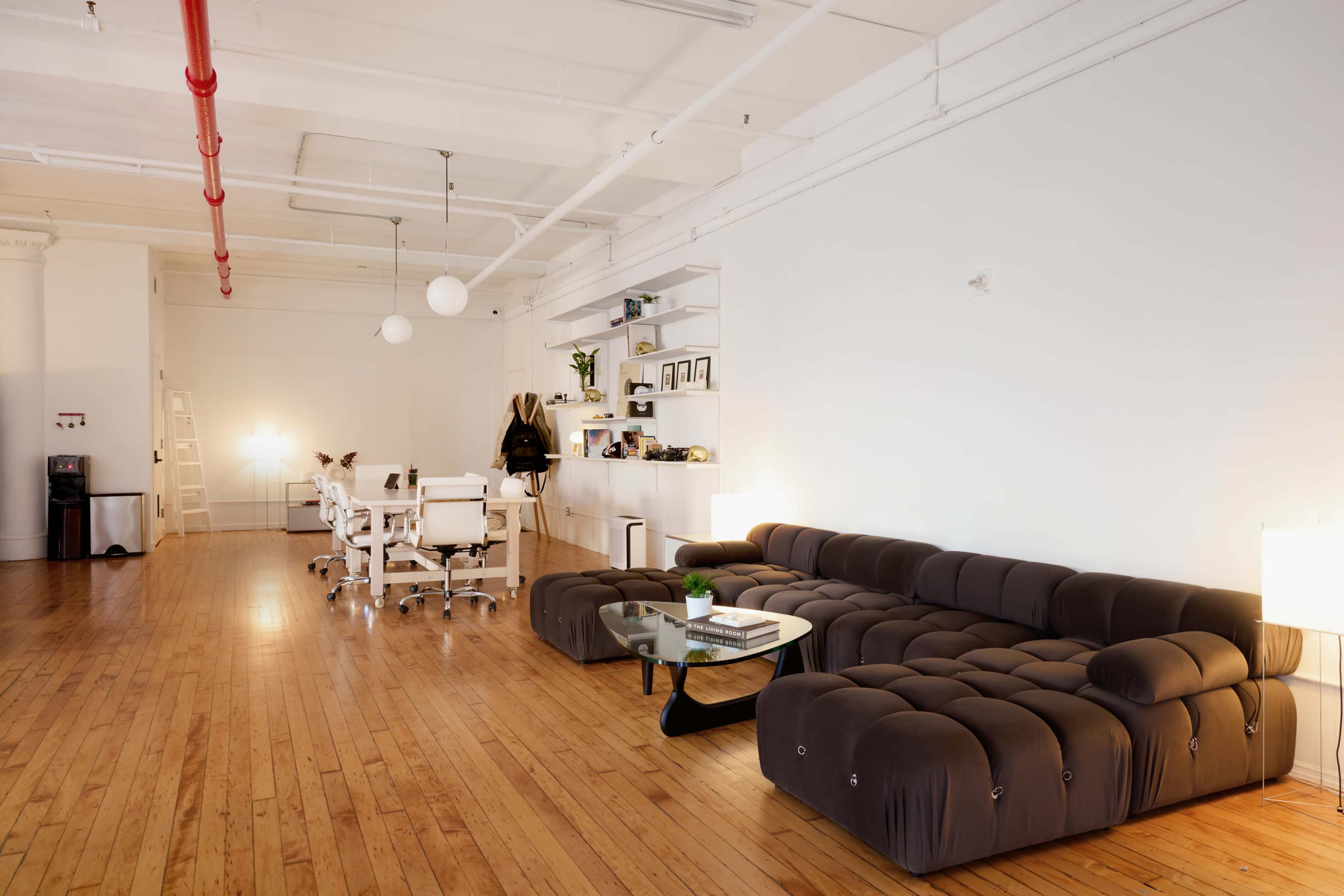 Bright, Natural Light & Affordable Flatiron Studio with Cyclorama | Ideal Creative Studio for Brands, Content Creation & Photographers Image in Midtown Manhattan, New York, NY