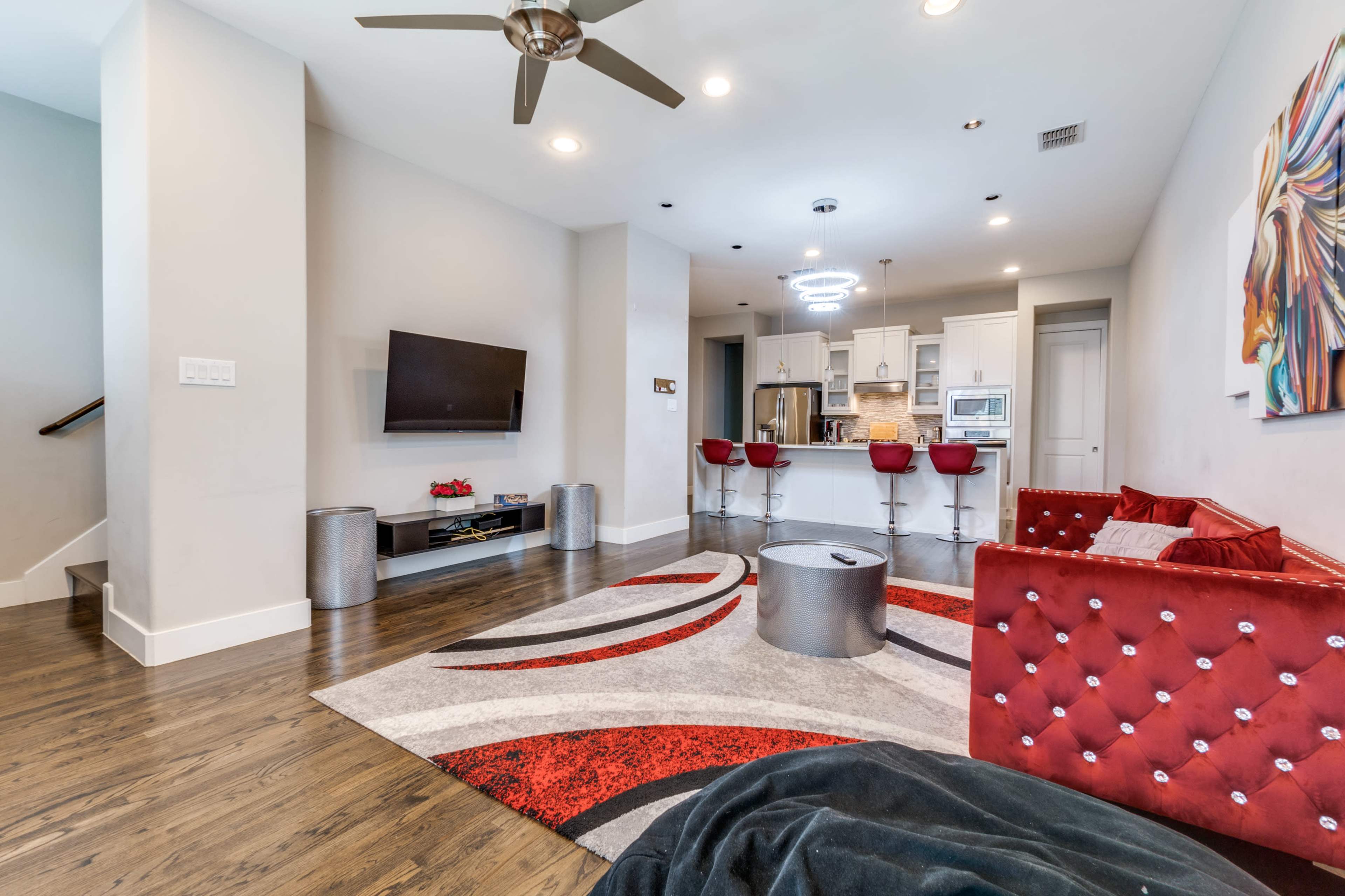 Downtown Dallas Modern home + Private Rooftop with Skyline View Image in Old East Dallas, Dallas, TX