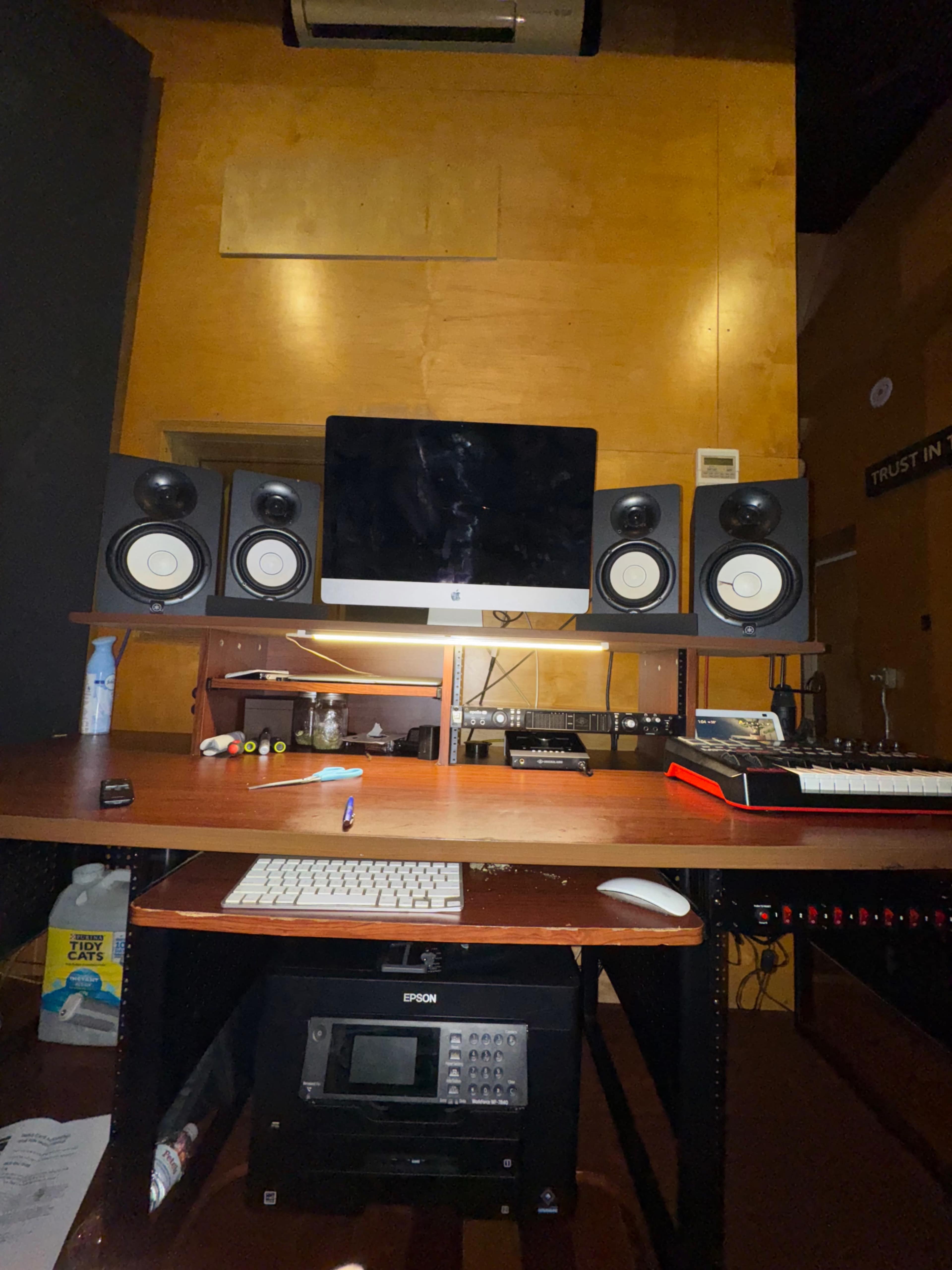 “Clean, Professional Studio for Artists & Creators” Image in Near West Side, Chicago, IL