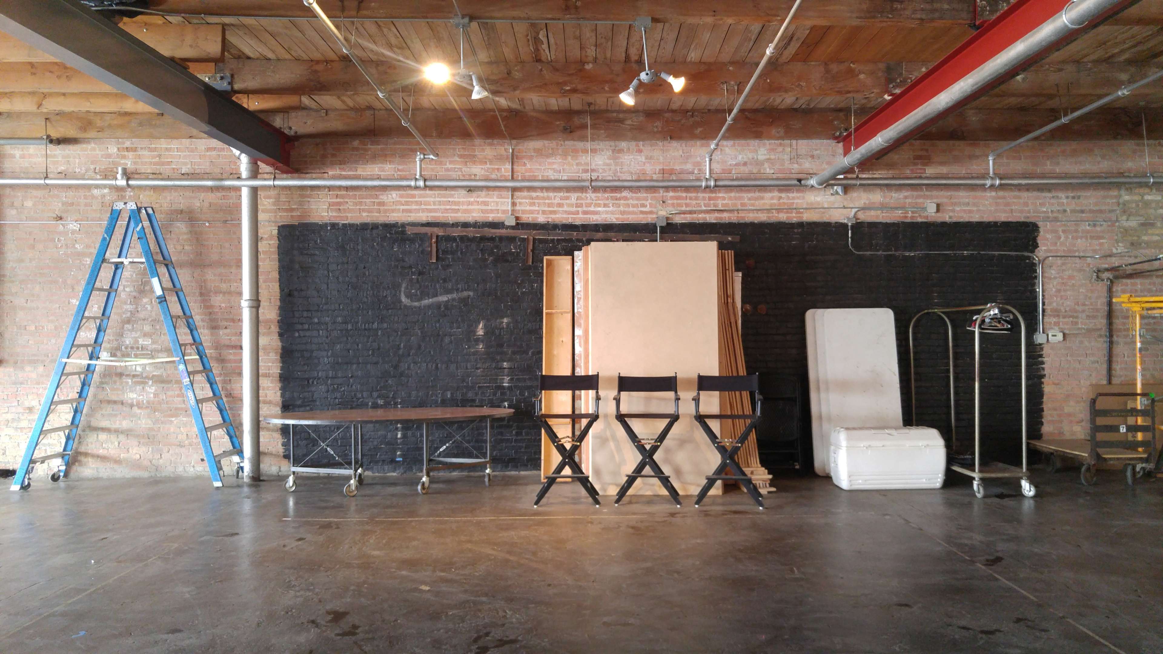 Spacious West Chicago Filming Studio Image in Garfield Park, Chicago, IL