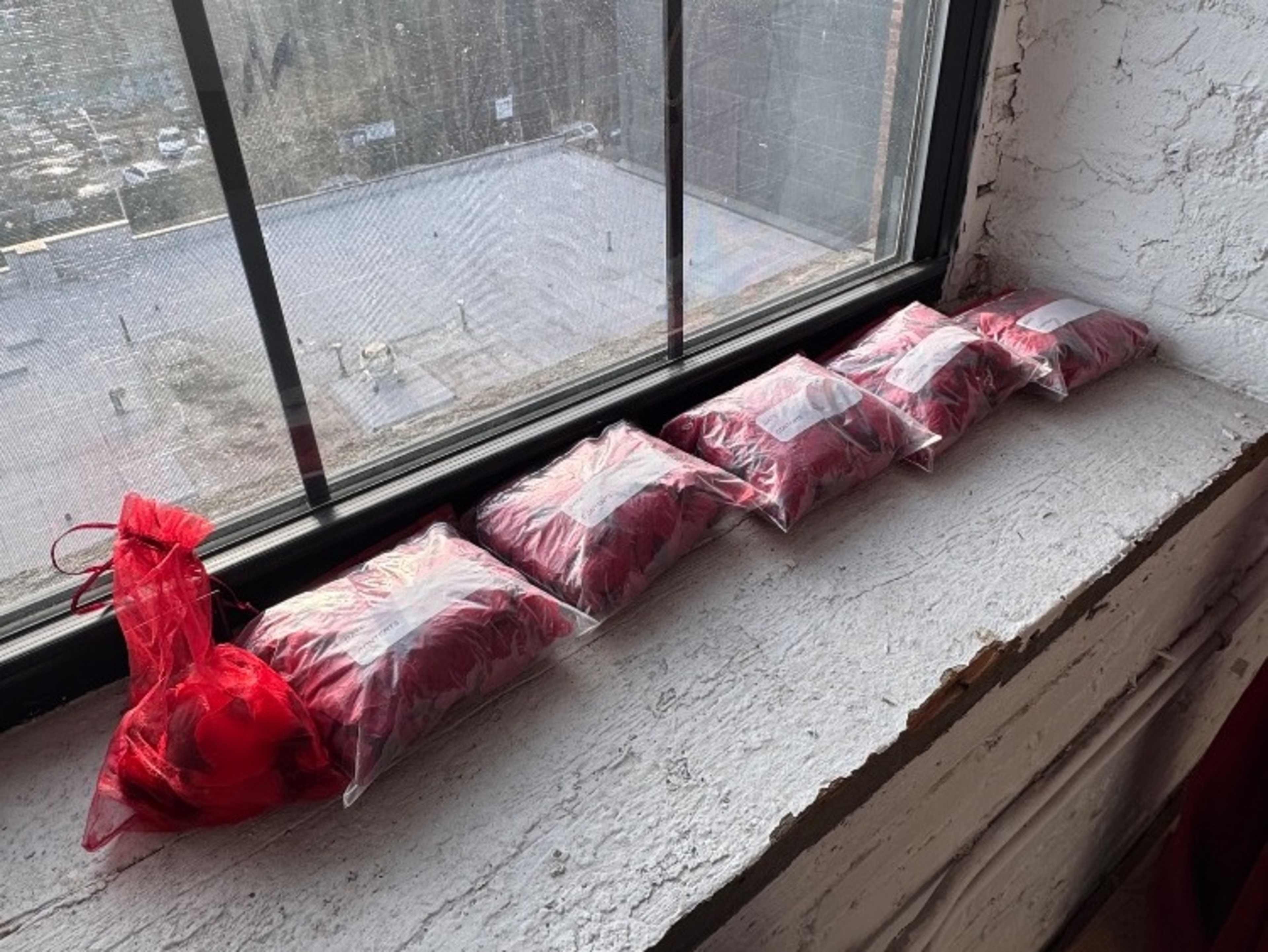 Red rose petals 