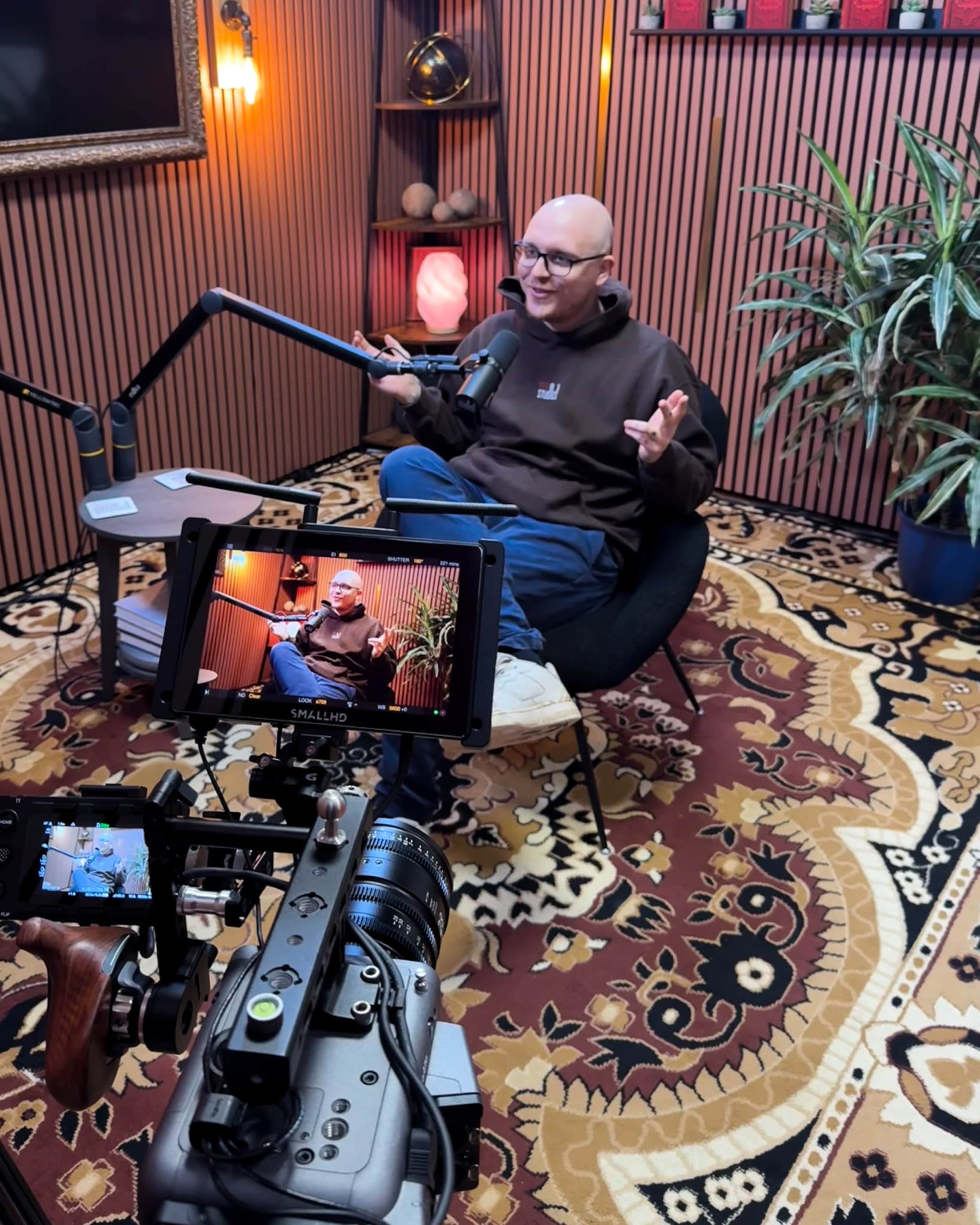 High-End Video Podcast Studio in Berlin mit verschiedenen Sets Image in Mariendorf, Berlin