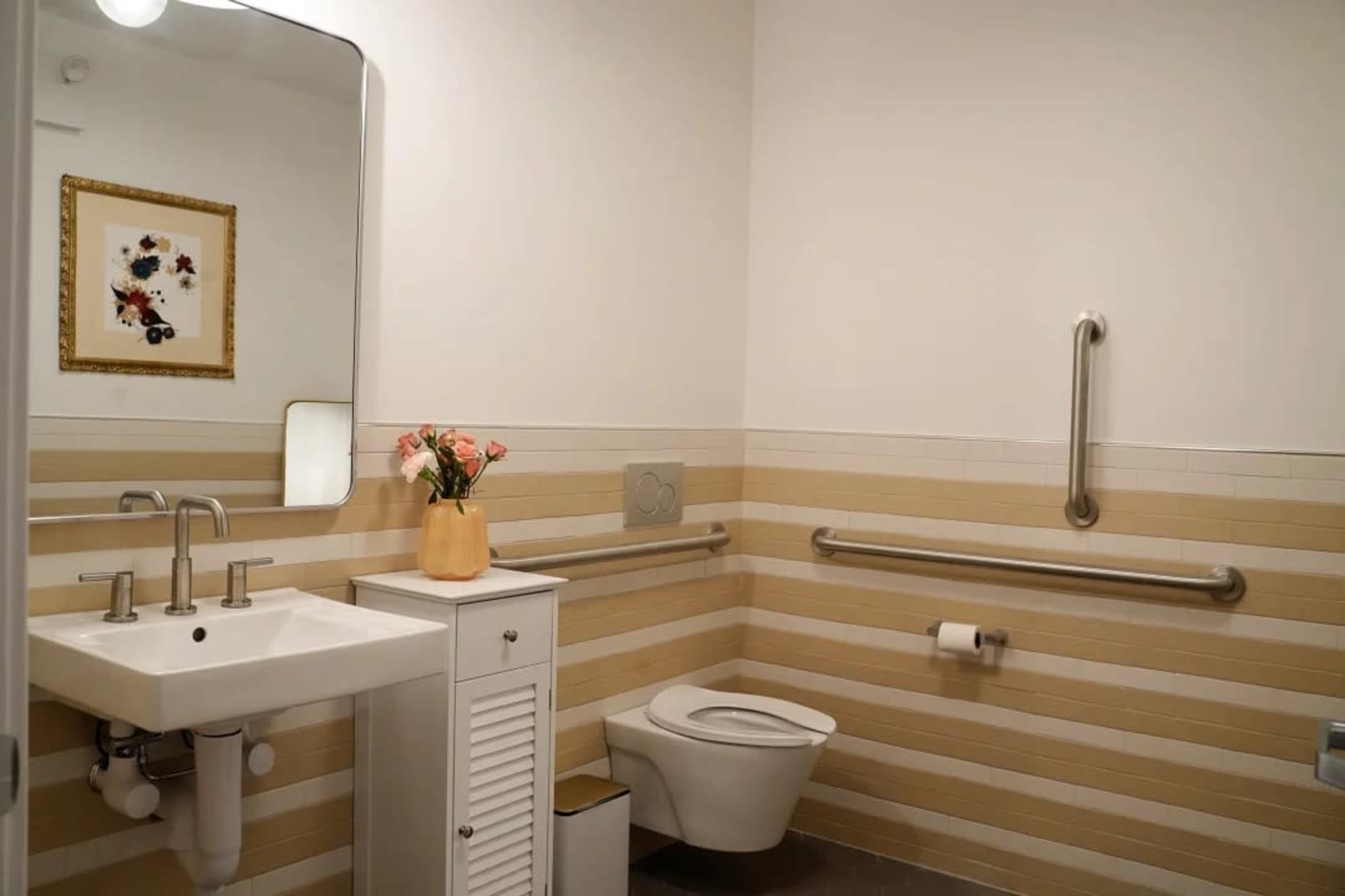 Logan Square photo studio with an open floor plan Image in West Town, Chicago, IL