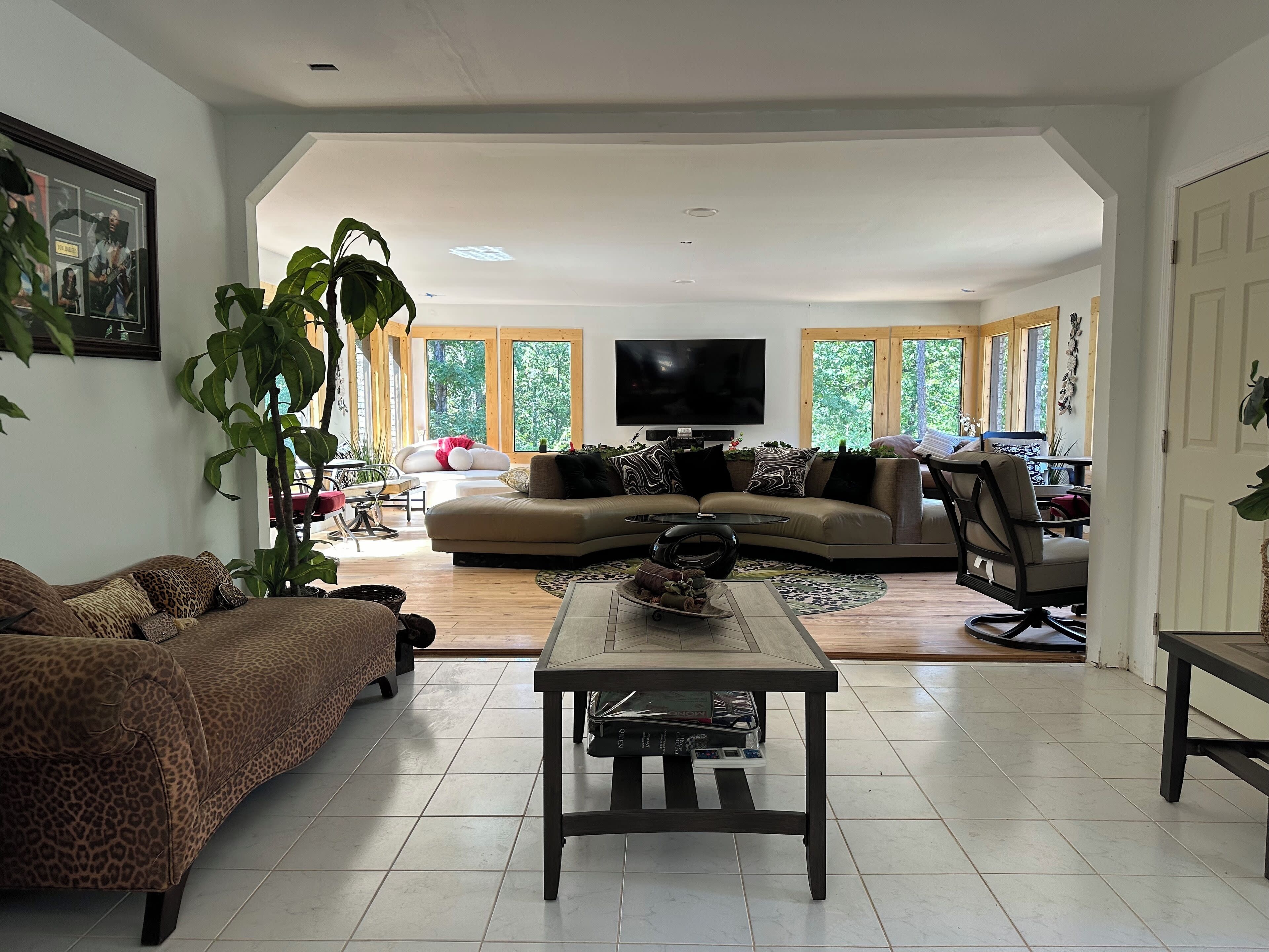 Stylish Nature Retreat Lodge for Filming, Events & Gatherings Image in Woodland Hills, AUSTELL, GA