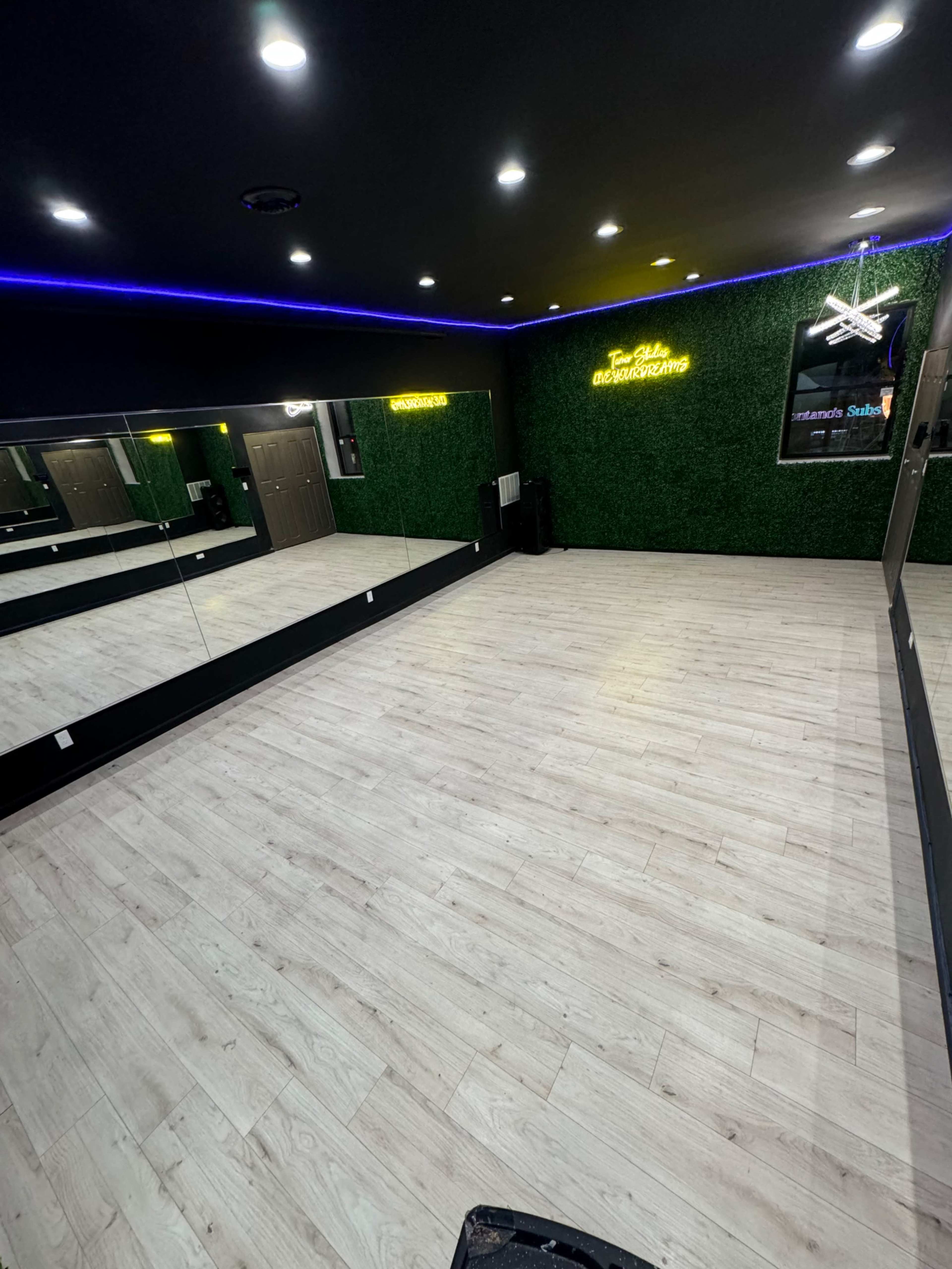 The Beverly Area Spacious Open space Studio Image in South Side, Chicago, IL