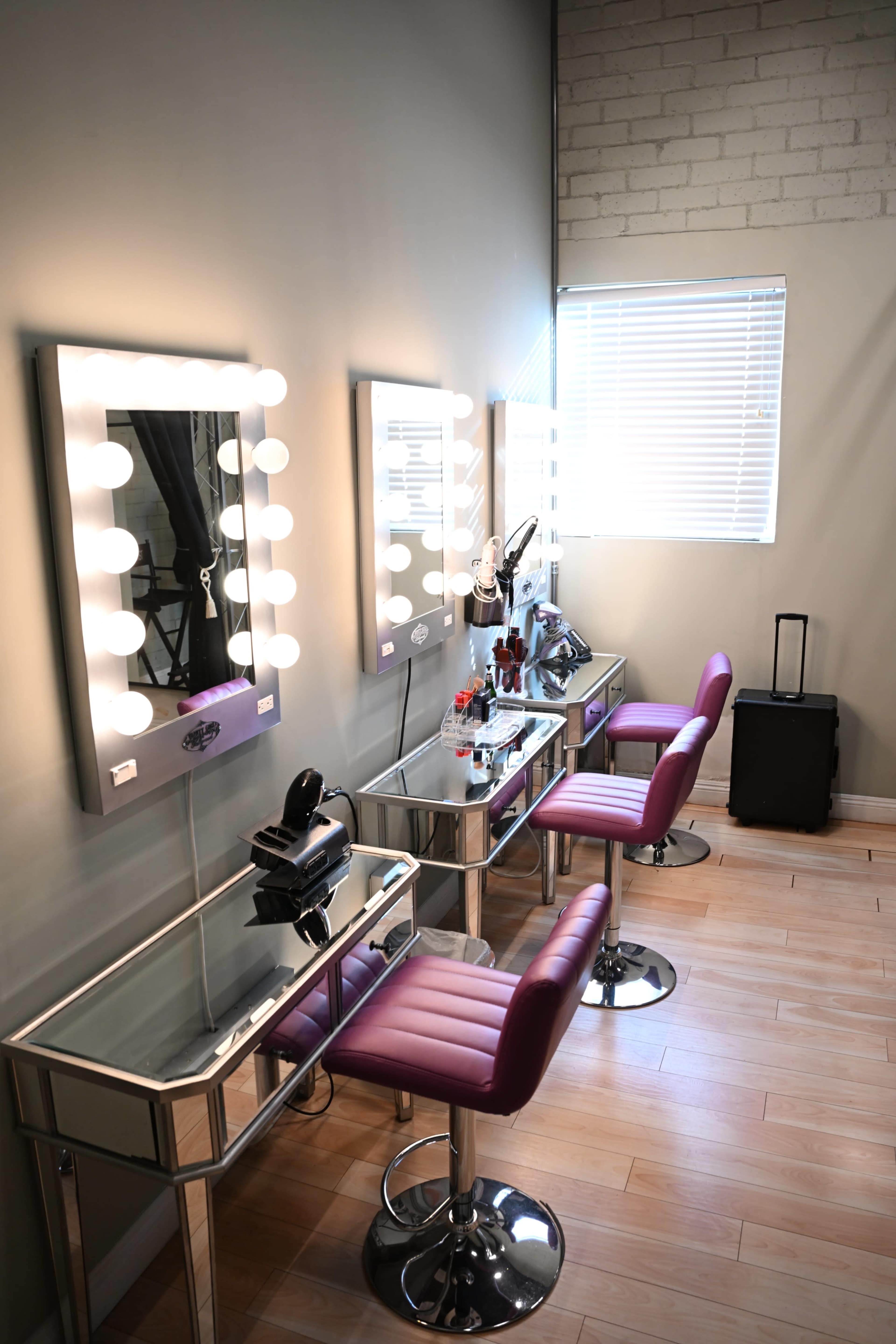 48' Green Screen Cyc Wall Image in Valley Glen, North Hollywood, CA