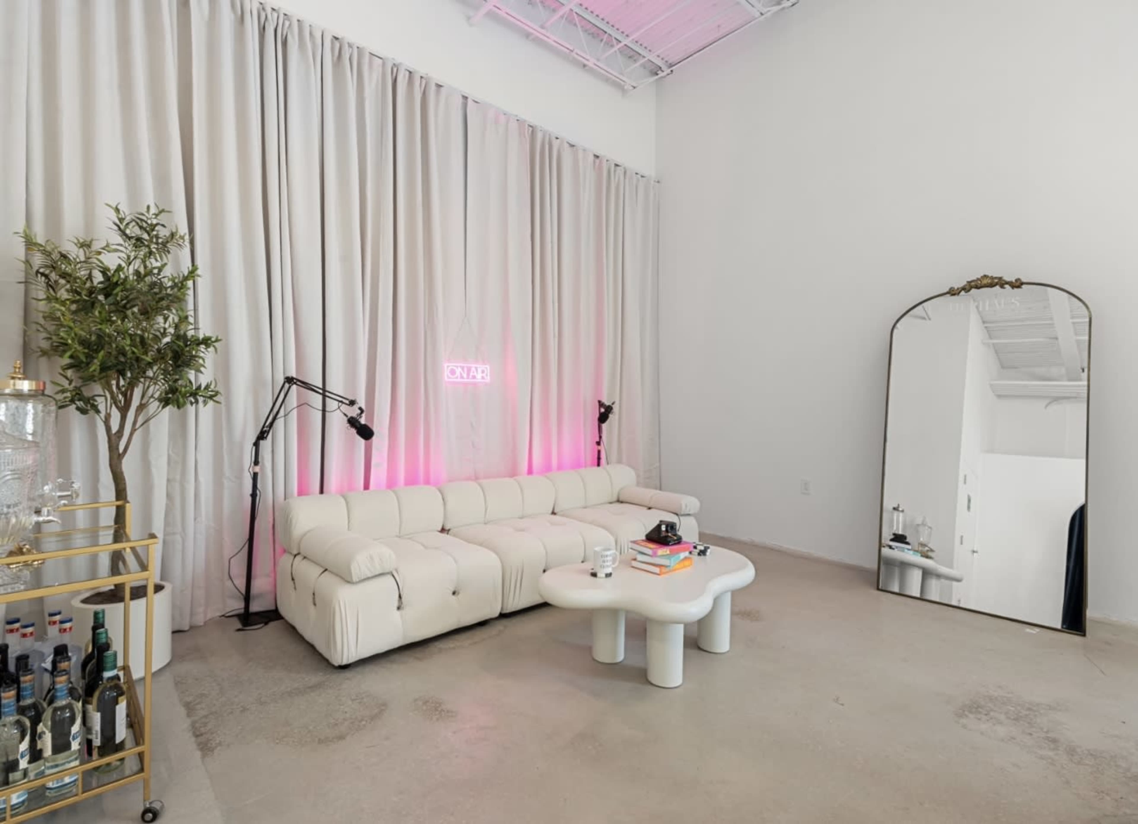 Aesthetic Photo Studio Image in Progresso Village, Fort Lauderdale, FL