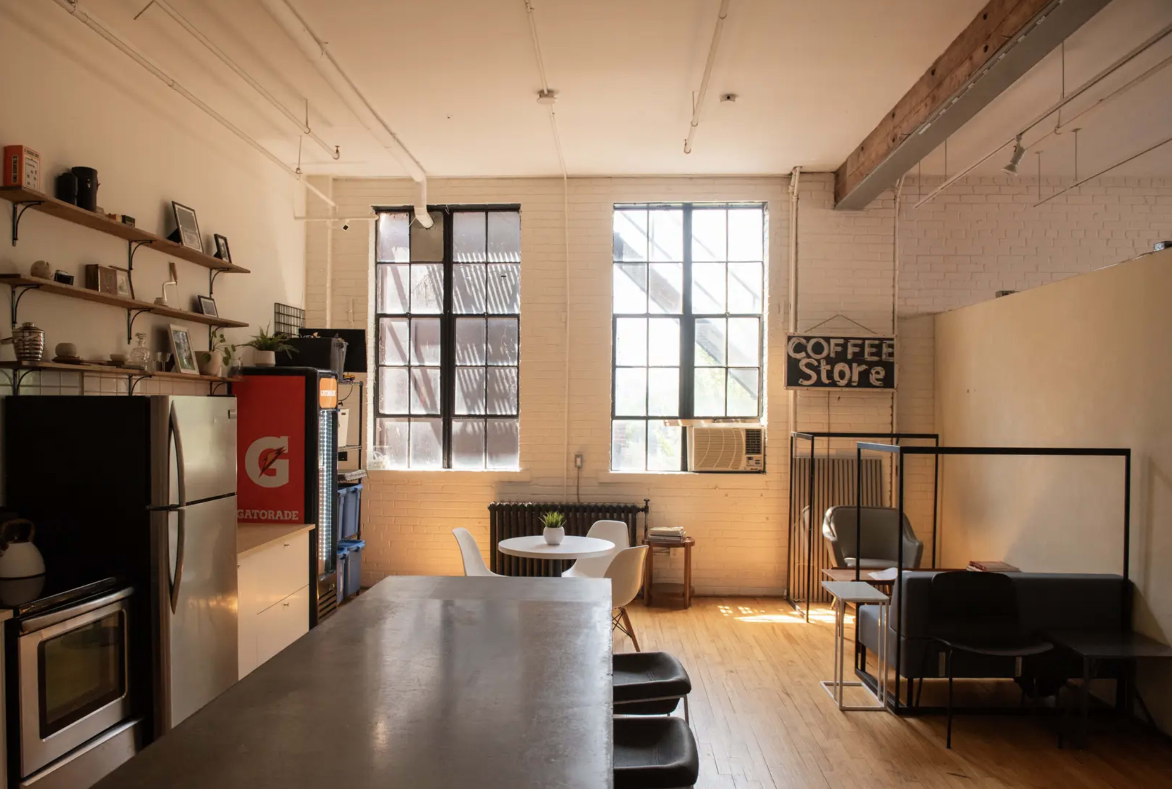 Versatile Loft Studio with Natural Light & Full Kitchen-Photoshoots, Productions & Creative Projects Image in Niagara, Toronto, ON