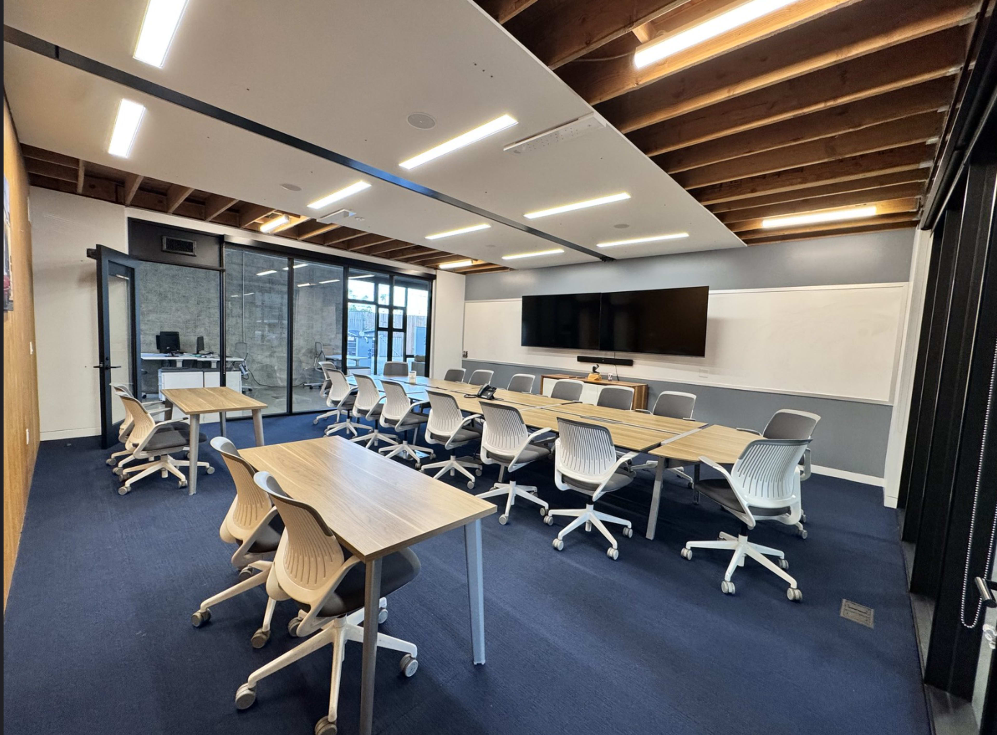 Spacious Venice Large Conference Room with Natural Light Image in Venice, Venice, CA