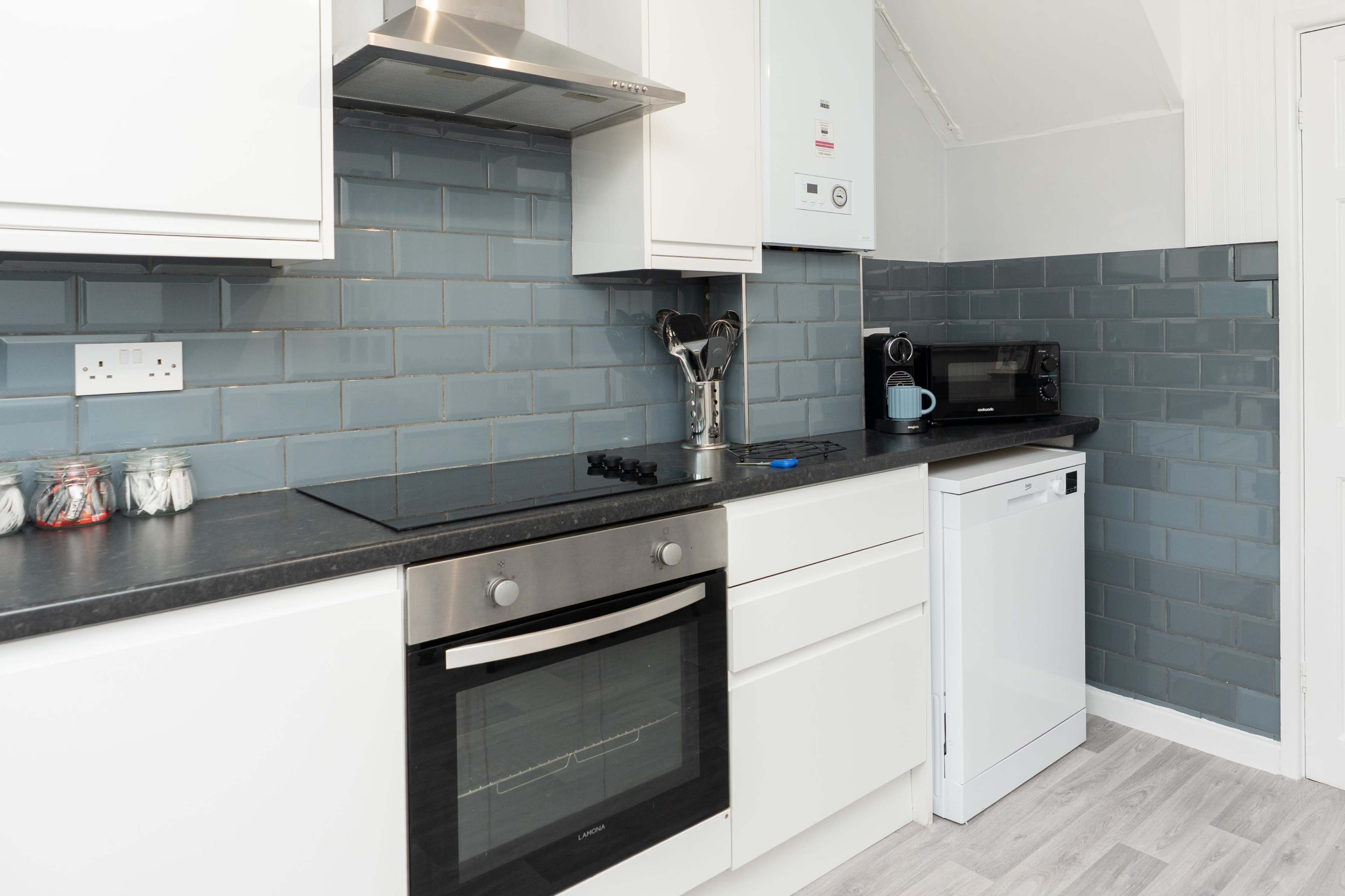 Drayton Manor - 3BR Modern Spacious House - Autumn Special Offer! Image in Drayton, Portsmouth, ENG