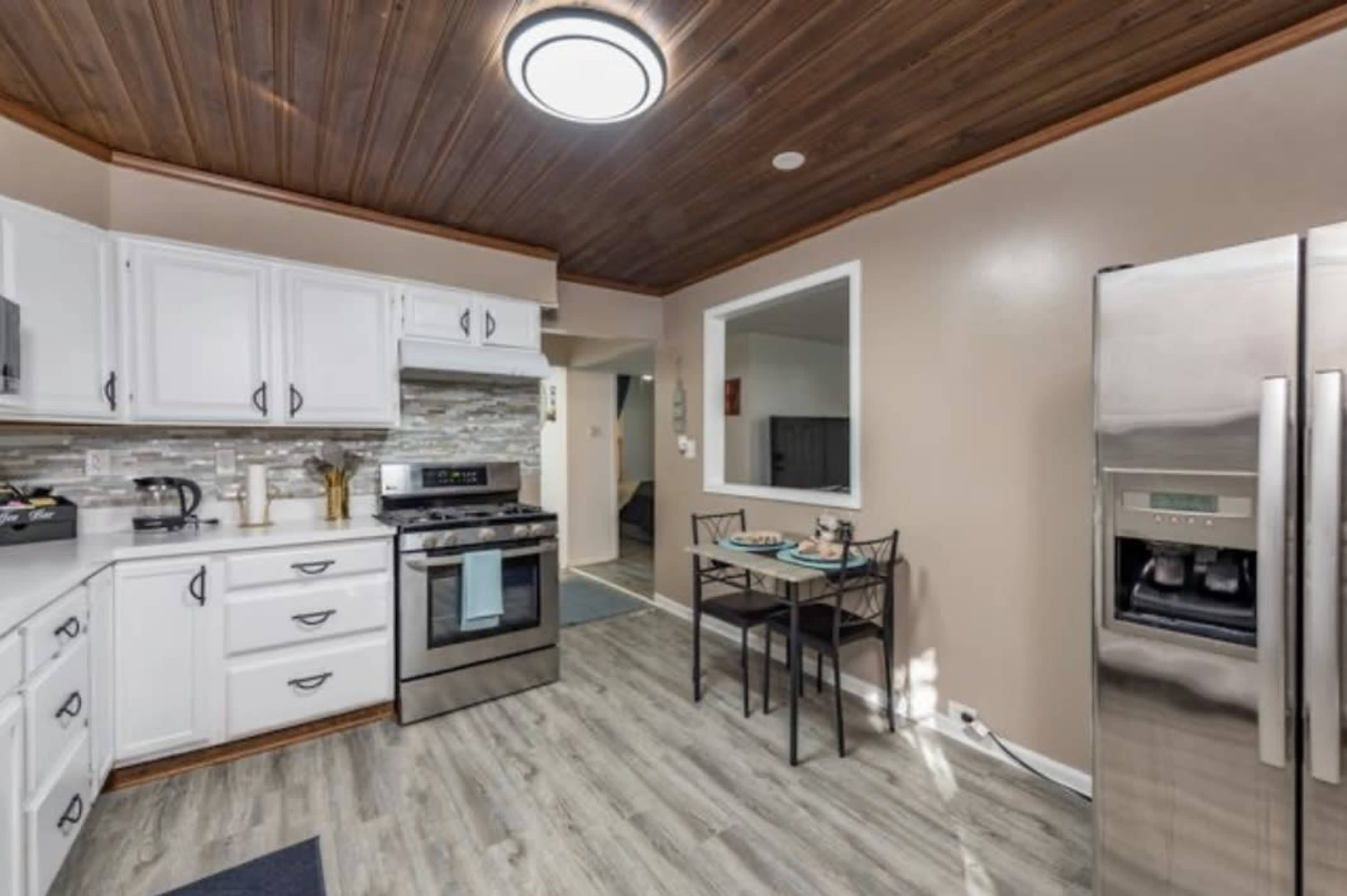 Rustic Retreat Image in Zion Township, Zion, IL