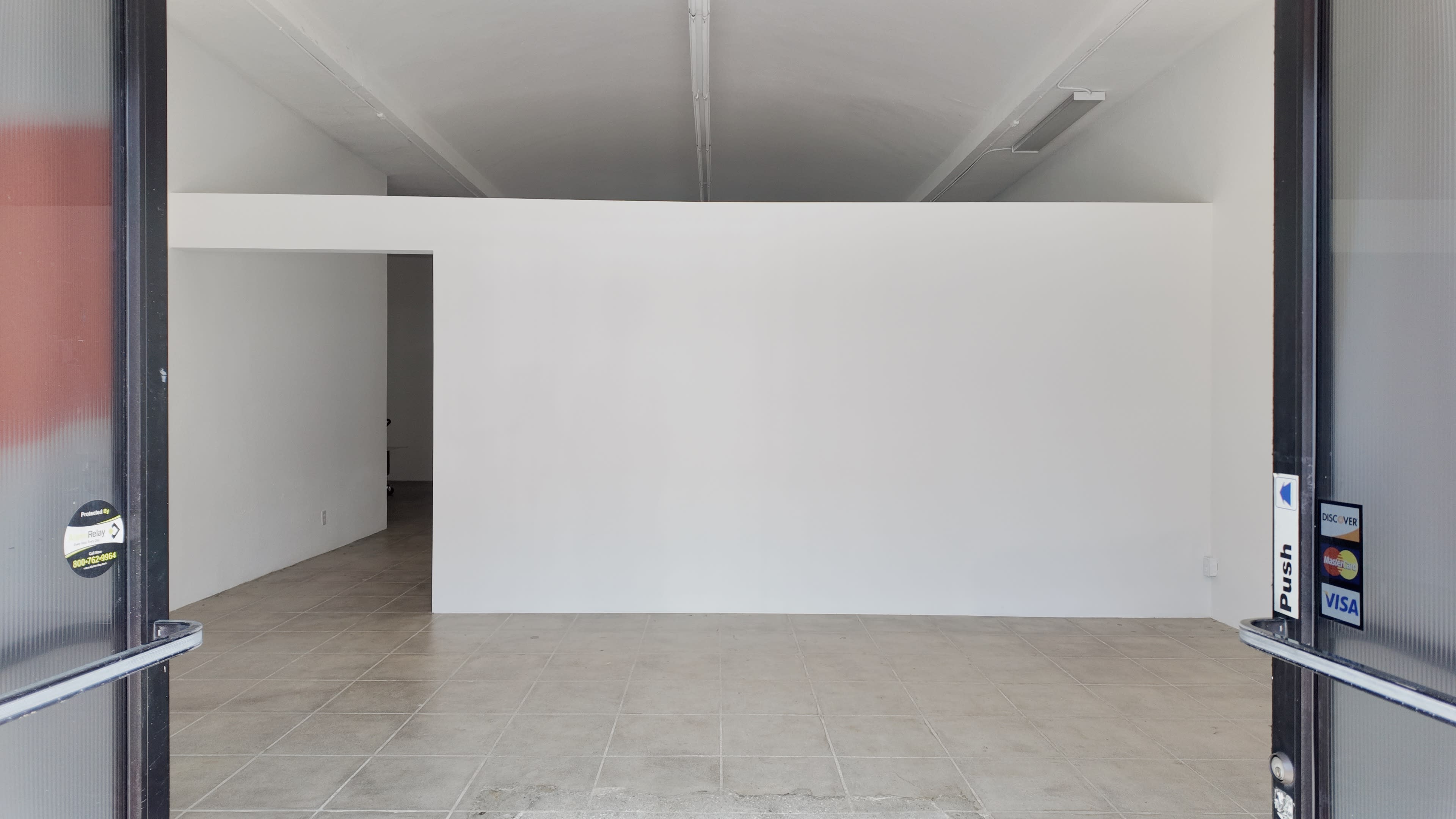 Koreatown Studio with High Arch Ceiling and newly painted white walls Image in Koreatown, Los Angeles, CA