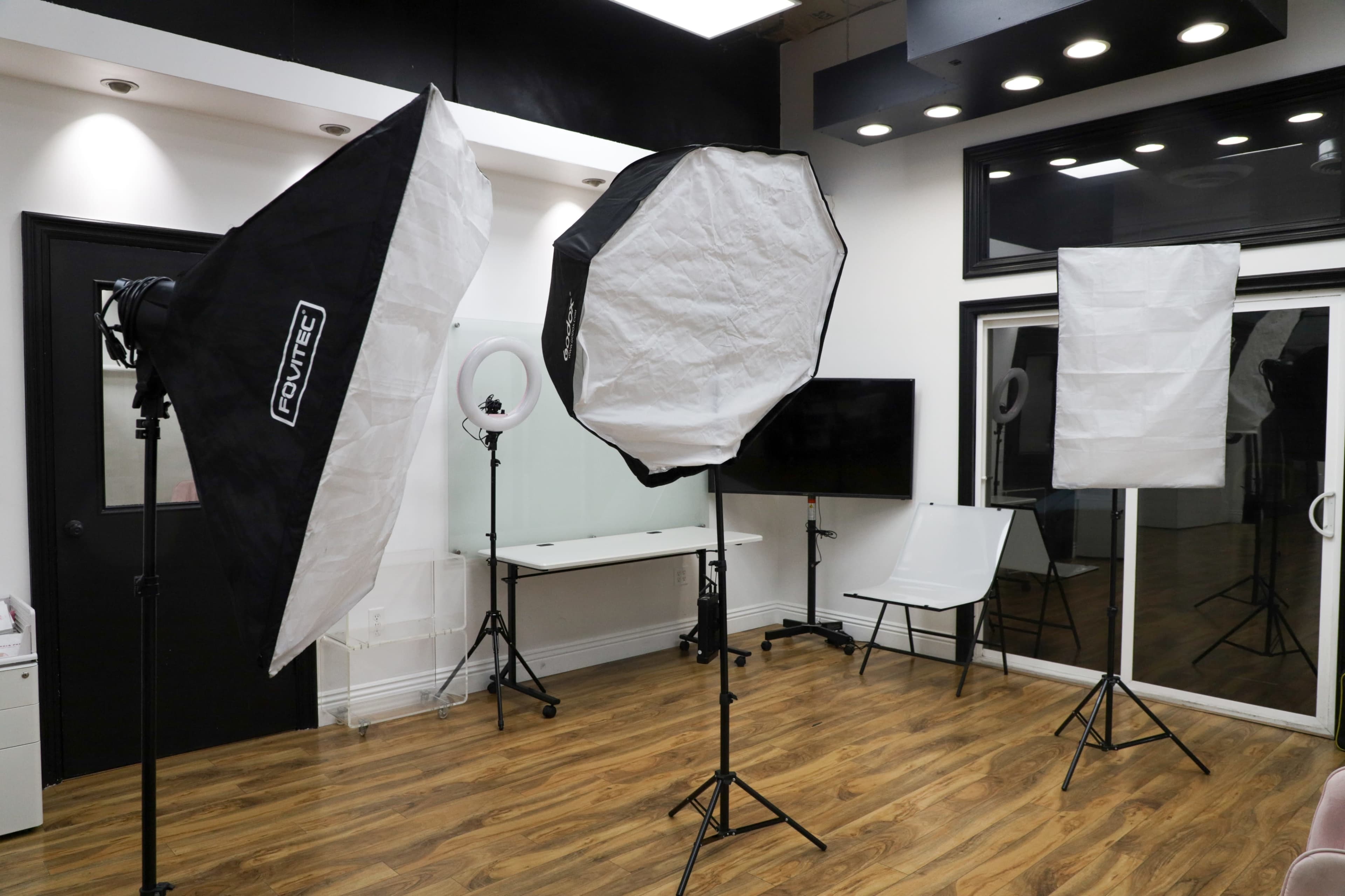 Chic Creative Studio for Photo, Video, Podcast & Events Image in Aliso Viejo, Aliso Viejo, CA