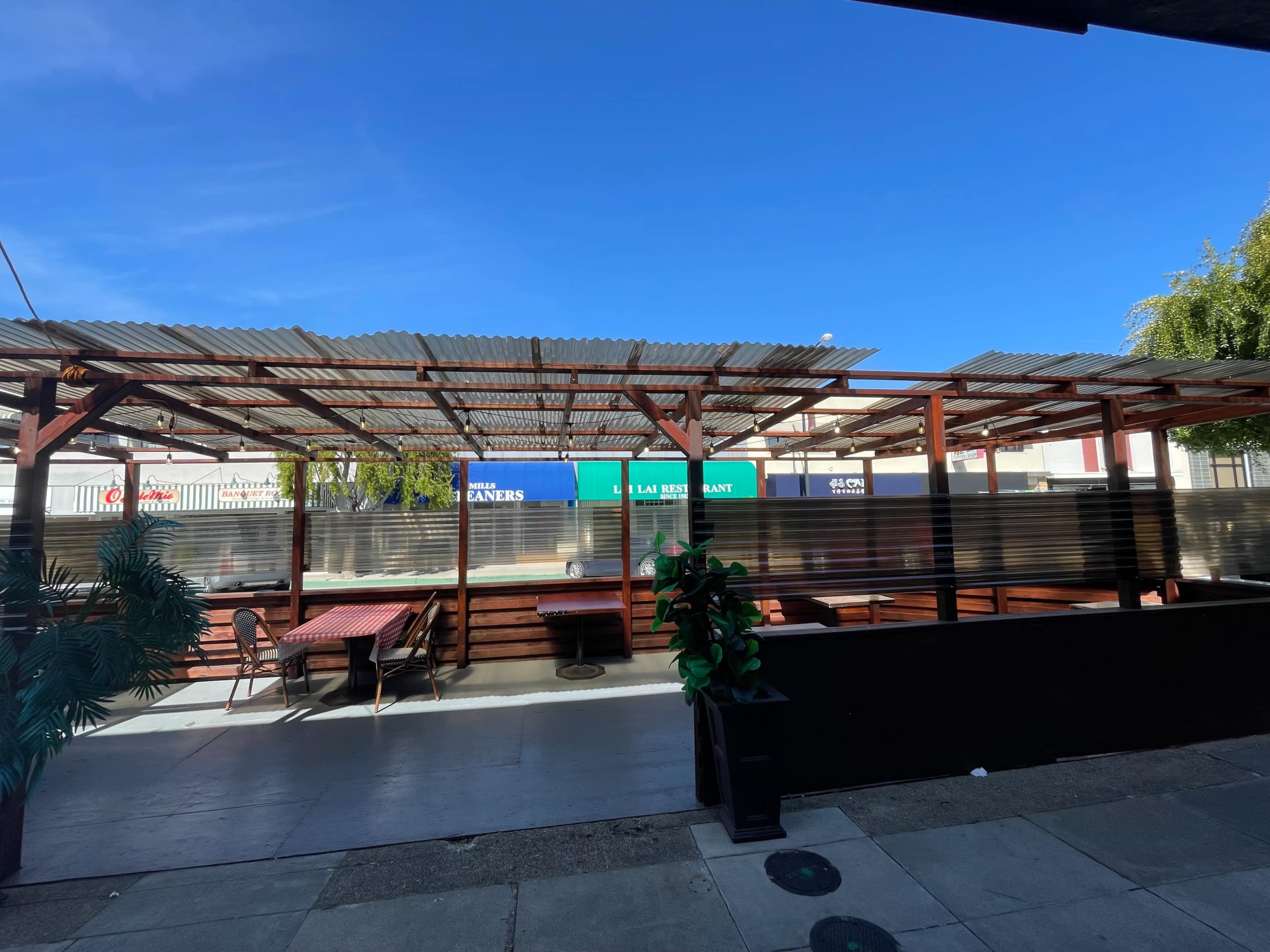 Semi-private Restaurant & Bar Image in Millbrae, Millbrae, CA