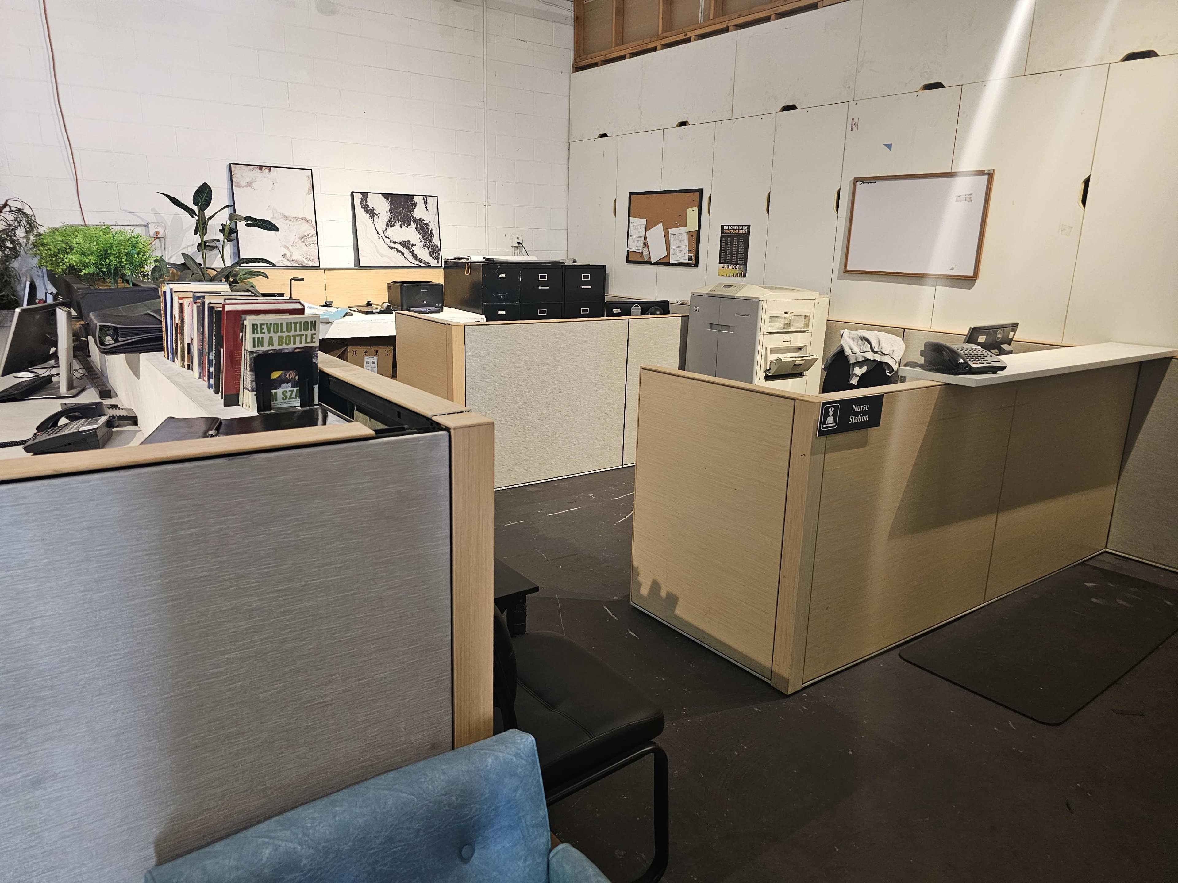 Multi functional office cubicles with lots of props Image in Temple City, Temple City, CA