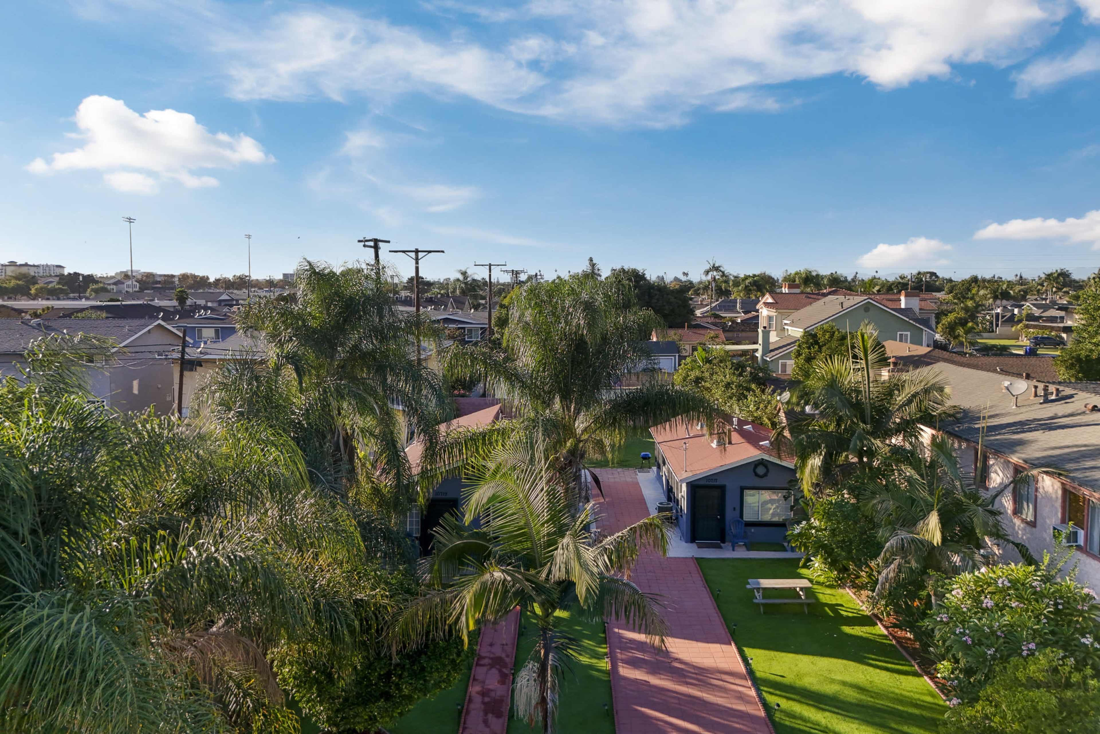 SERENITY SOCIAL EVENTS- LUXURY PRIVATE 1 ACRE| COMPOUND Image in Downey, downey, CA