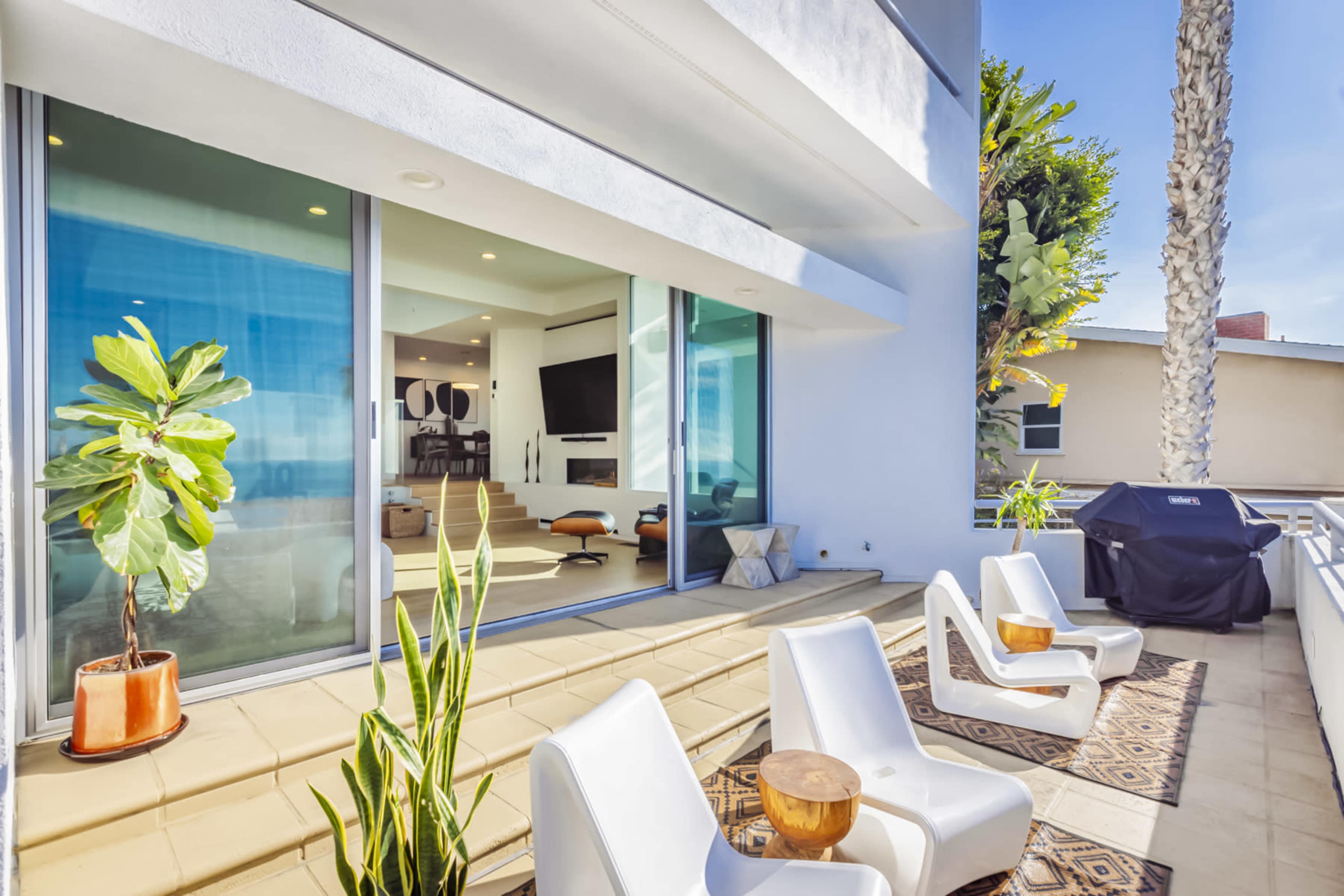 Malibu Contemporary House (Modern with Ocean View) Image in Eastern Malibu, Malibu, CA