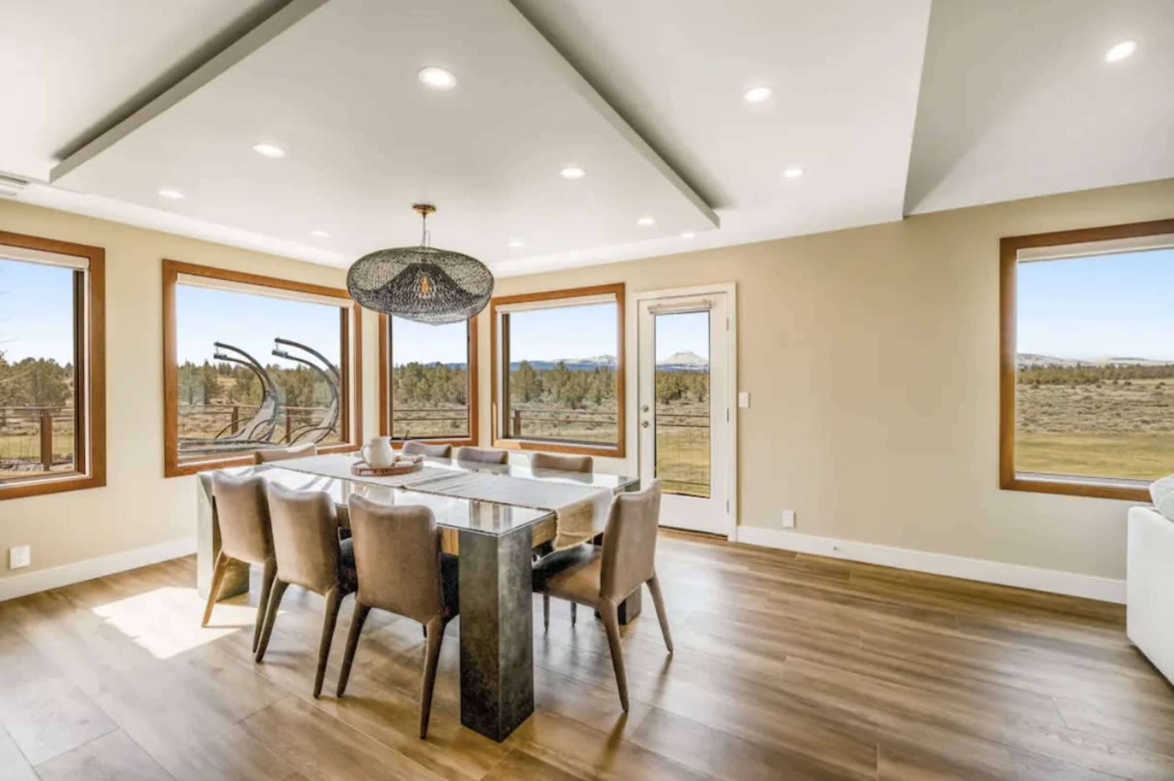 Luxurious modern ranch house Image in , Sisters, OR