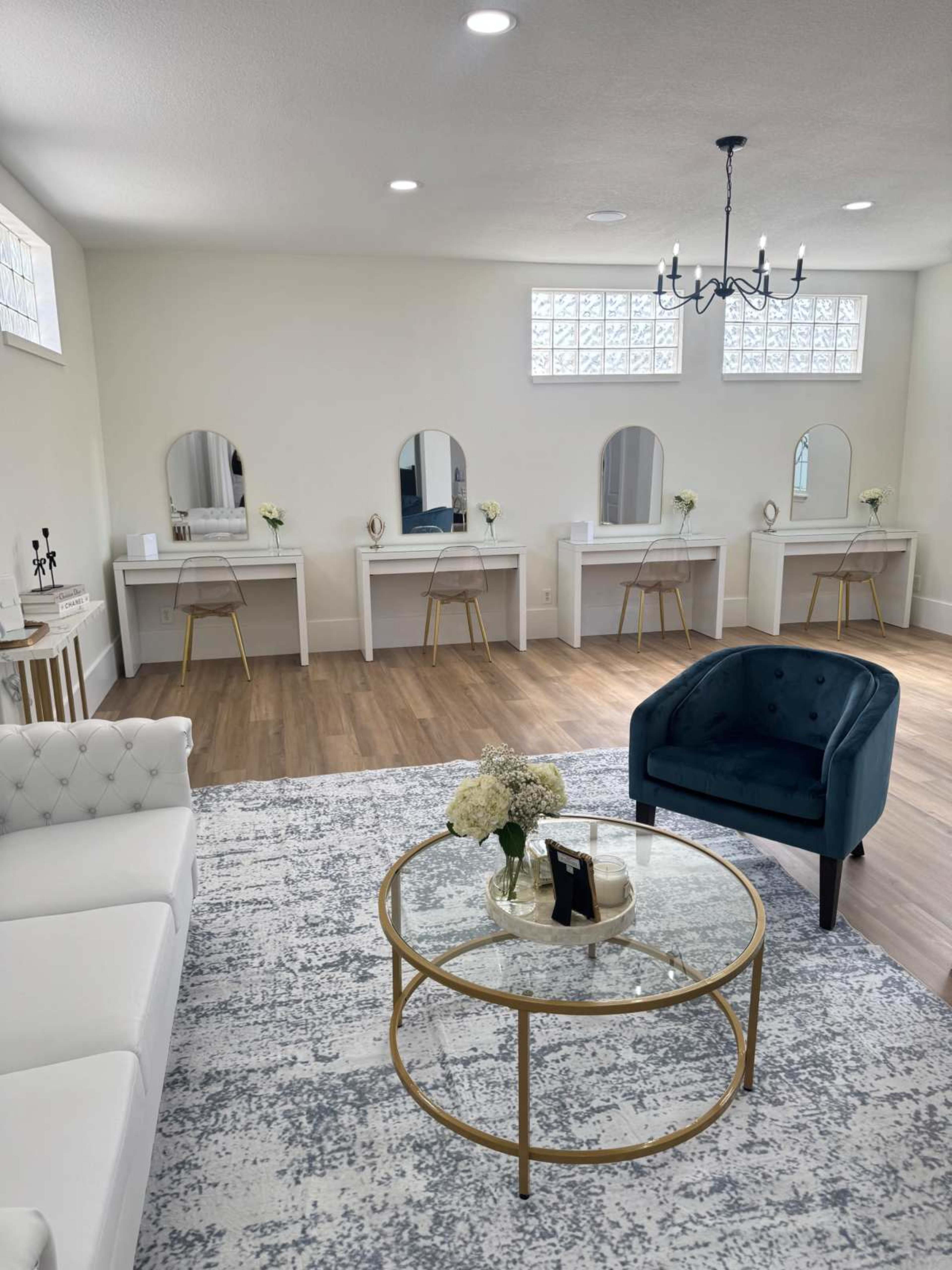 Timeless White Brick Studio Image in Winter Park, Winter Park, FL