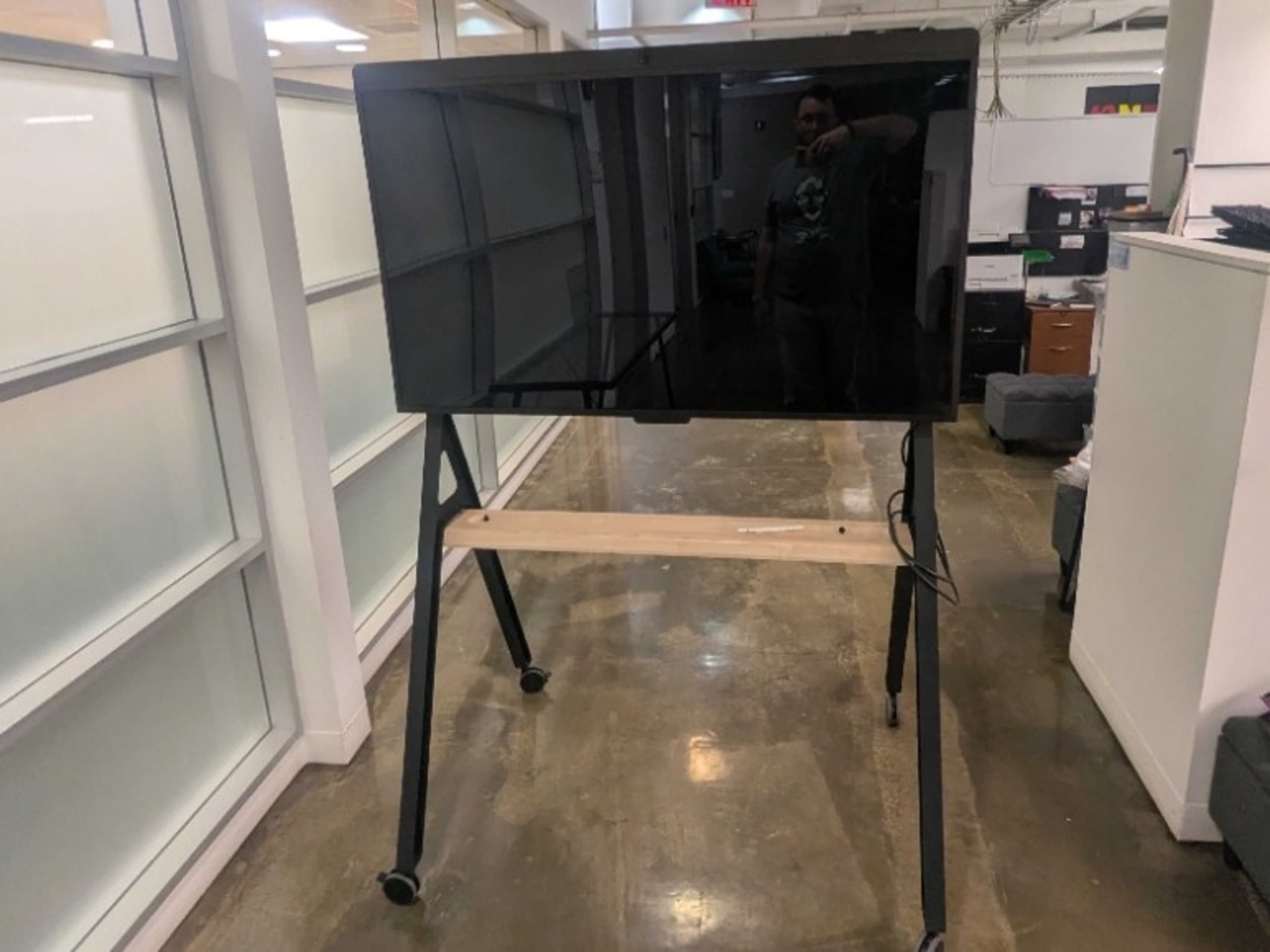 TV on wheels (DTEN)