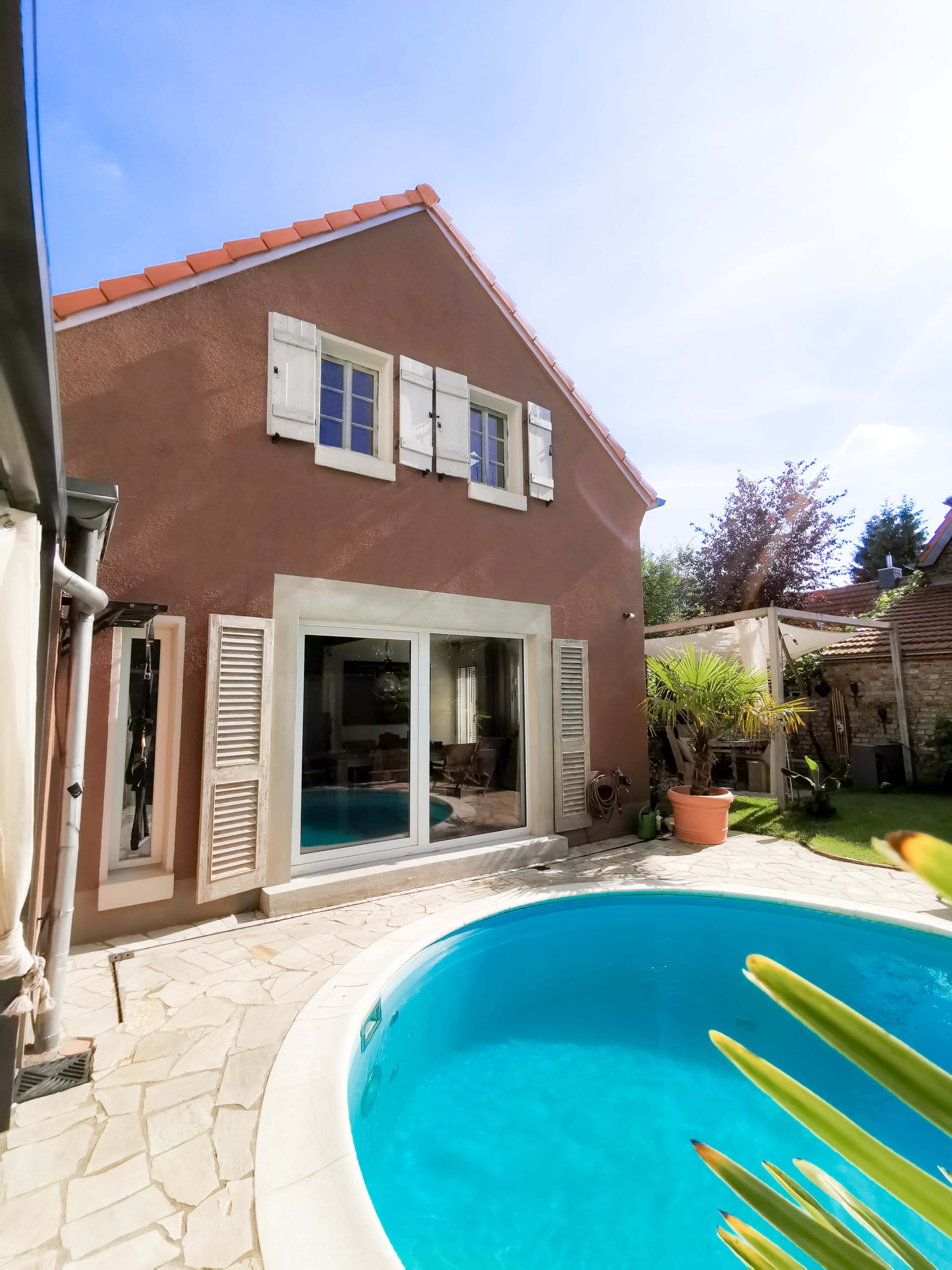 Mediteranes Landhaus mit Pool an den Poller Wiesen Image in Poll, Köln