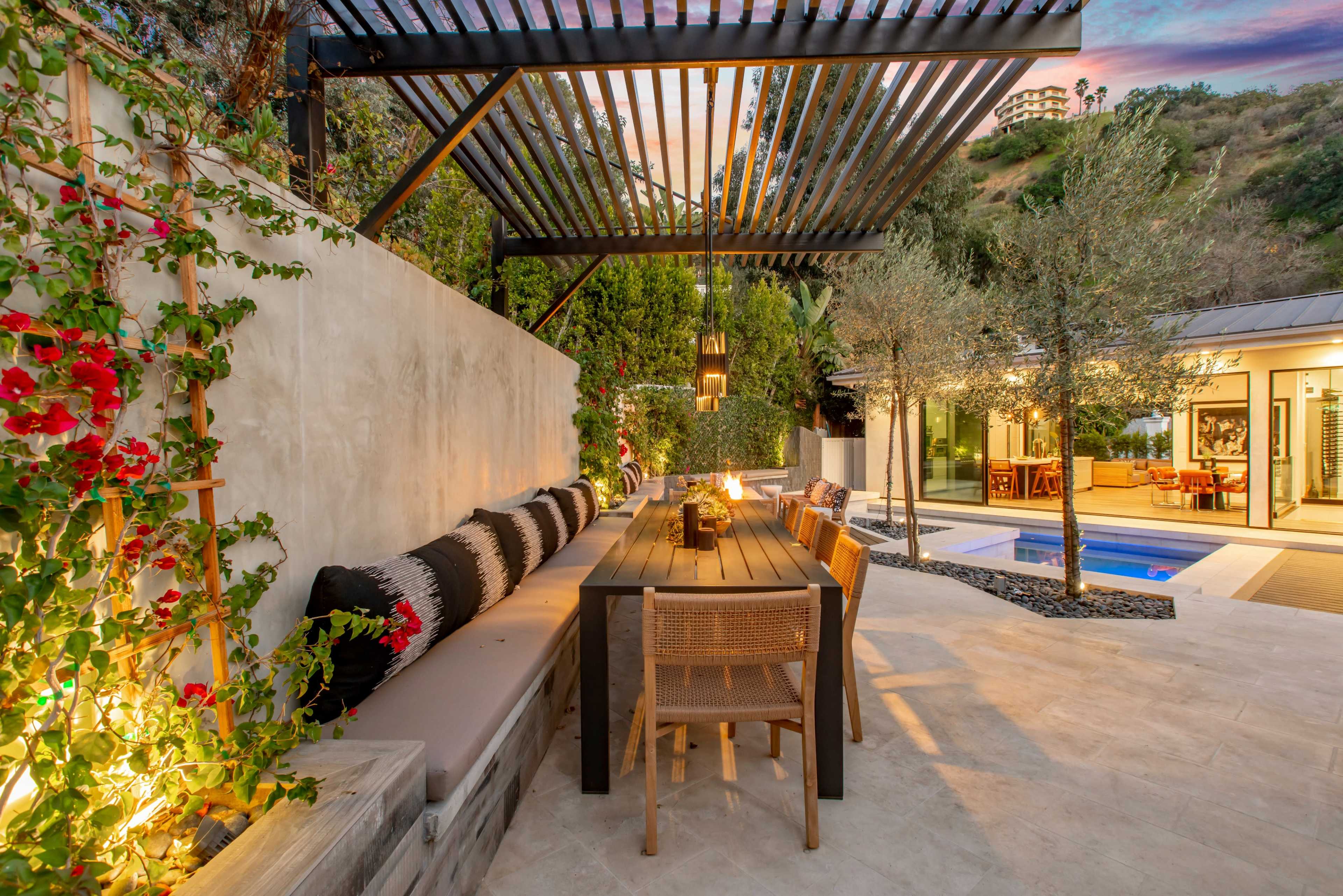 WILLOW GLEN COLOR POP CANYON HOUSE Image in Central LA, Los Angeles, CA