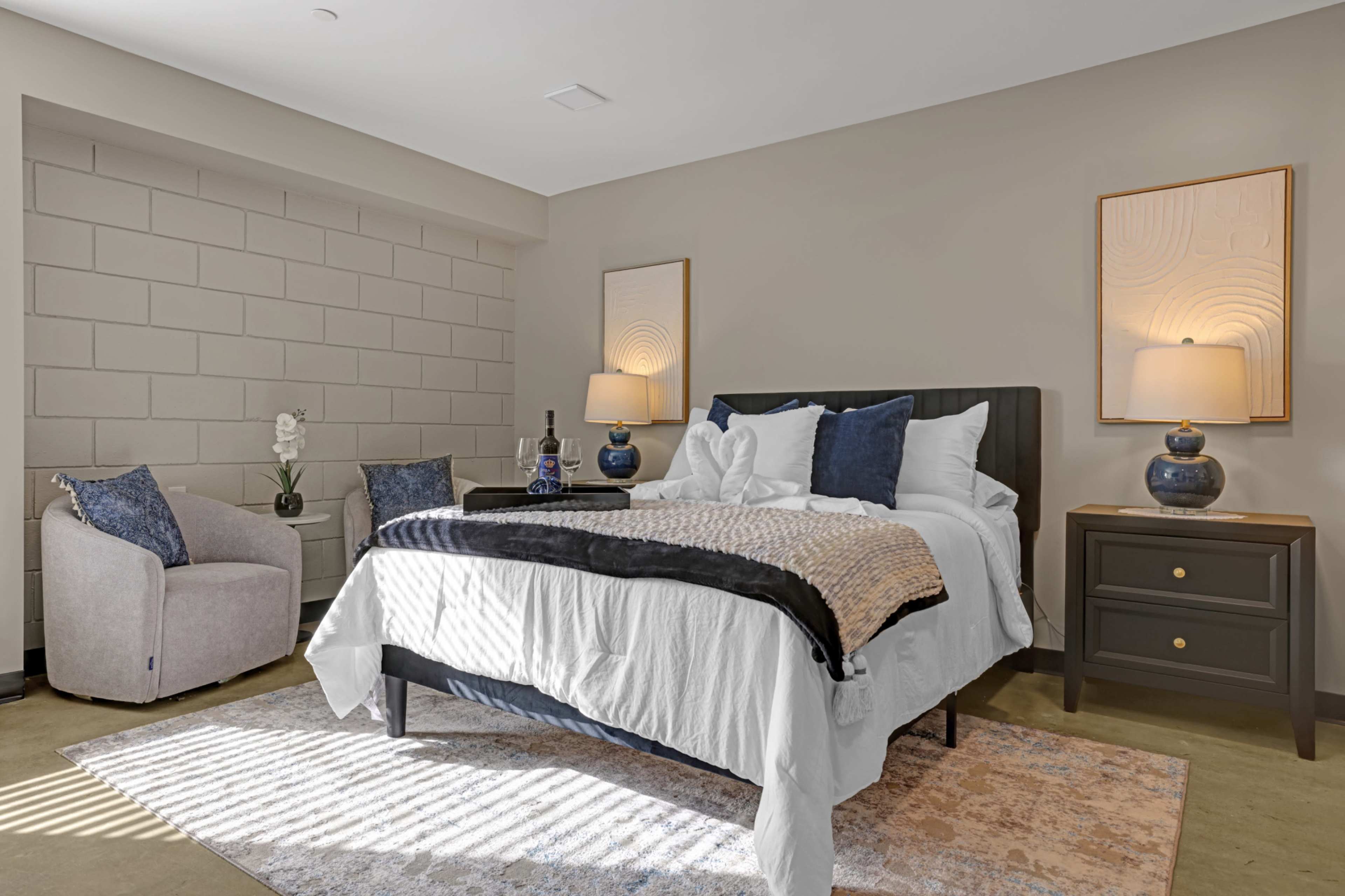 Downtown Meeting Studio | Perfect for 1-on-1s & Small Teams Image in Five Points South, Birmingham, AL