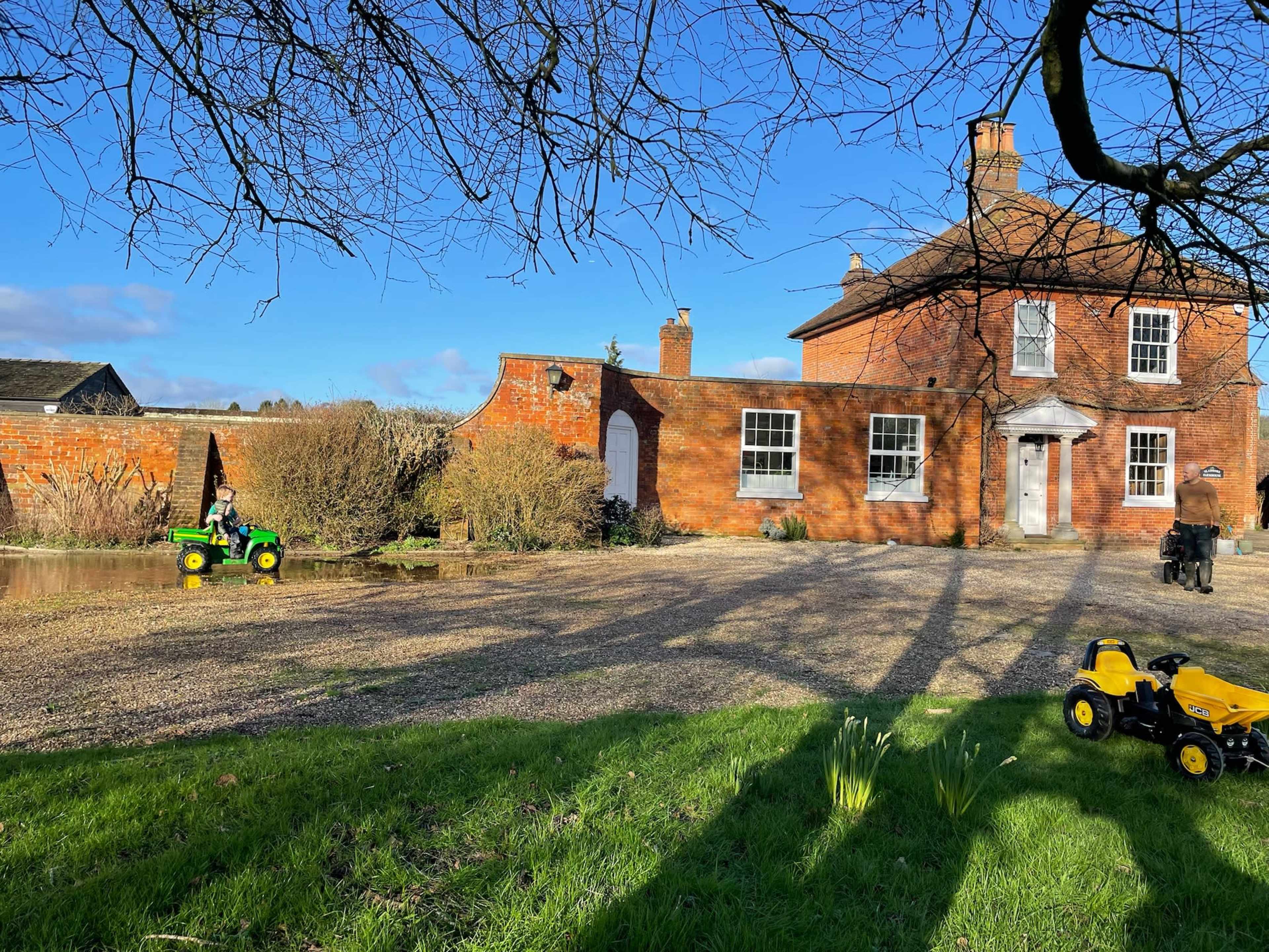Countryside Farmhouse with grounds and outdoor pool Image in Hughenden, Cryers Hill, ENG