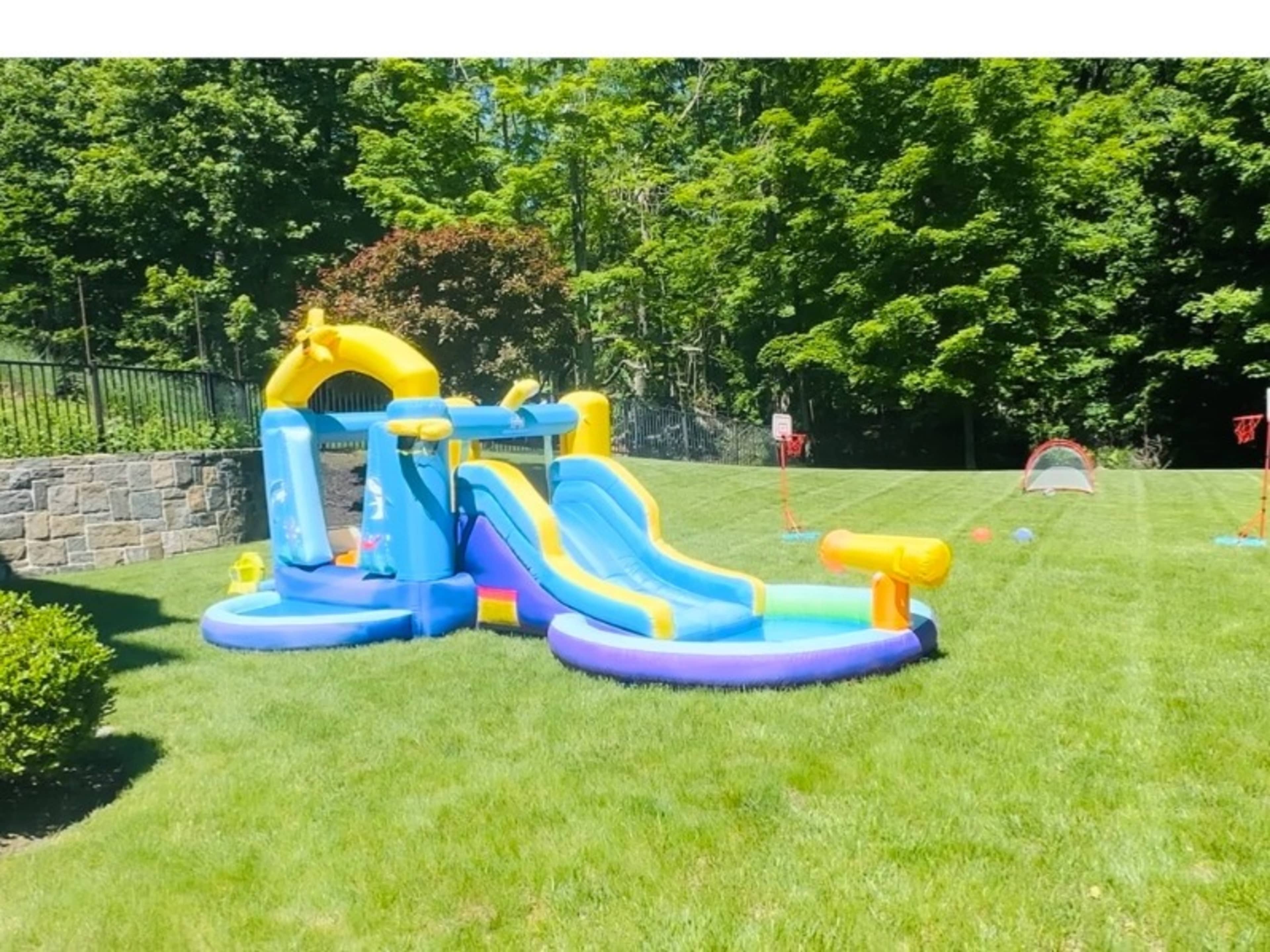 Inflatable playground 
