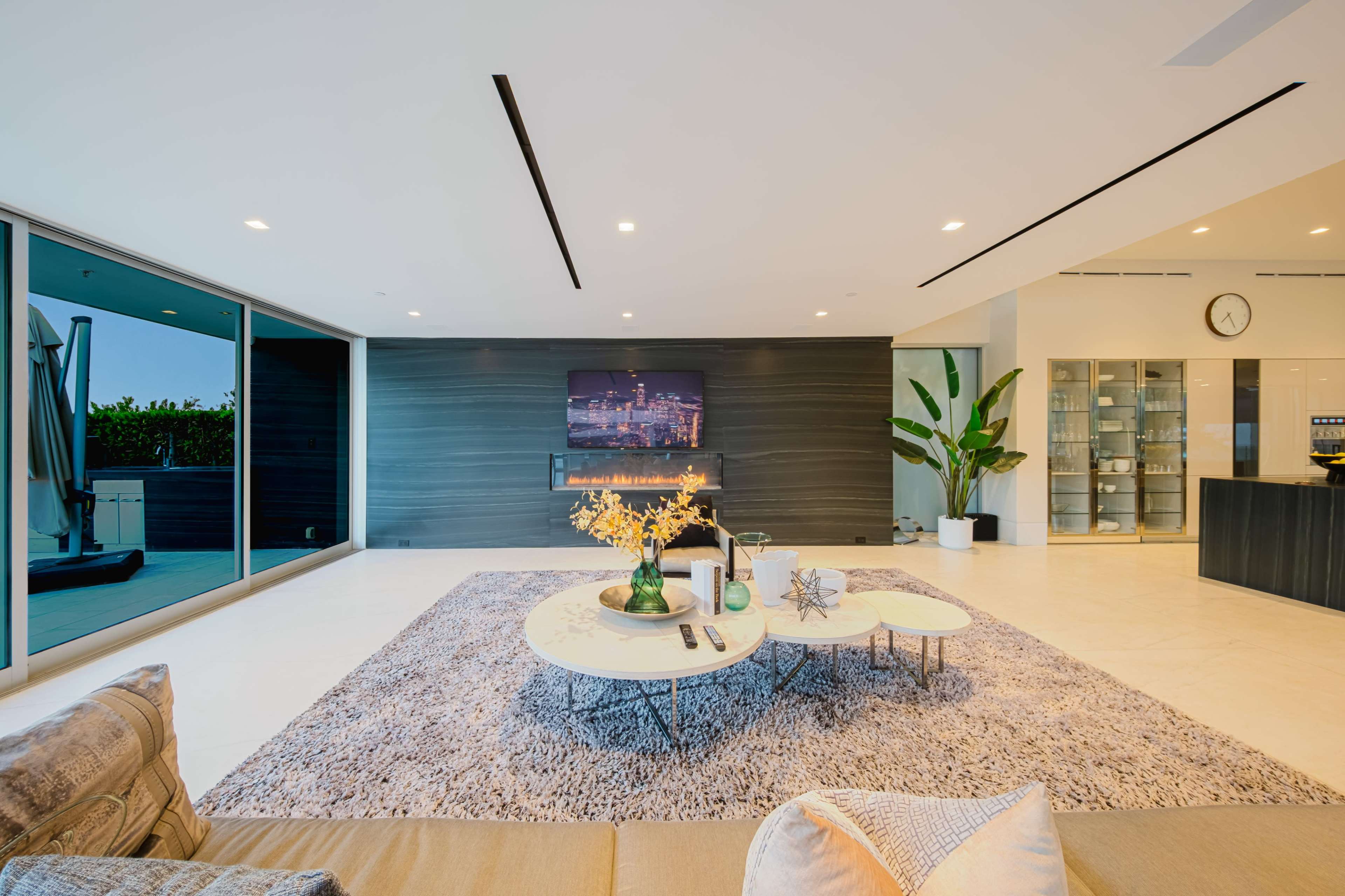 ARCHITECTURAL GLASS RETREAT SUNSET VISTAS Image in Trousdale Estates, Beverly Hills, CA