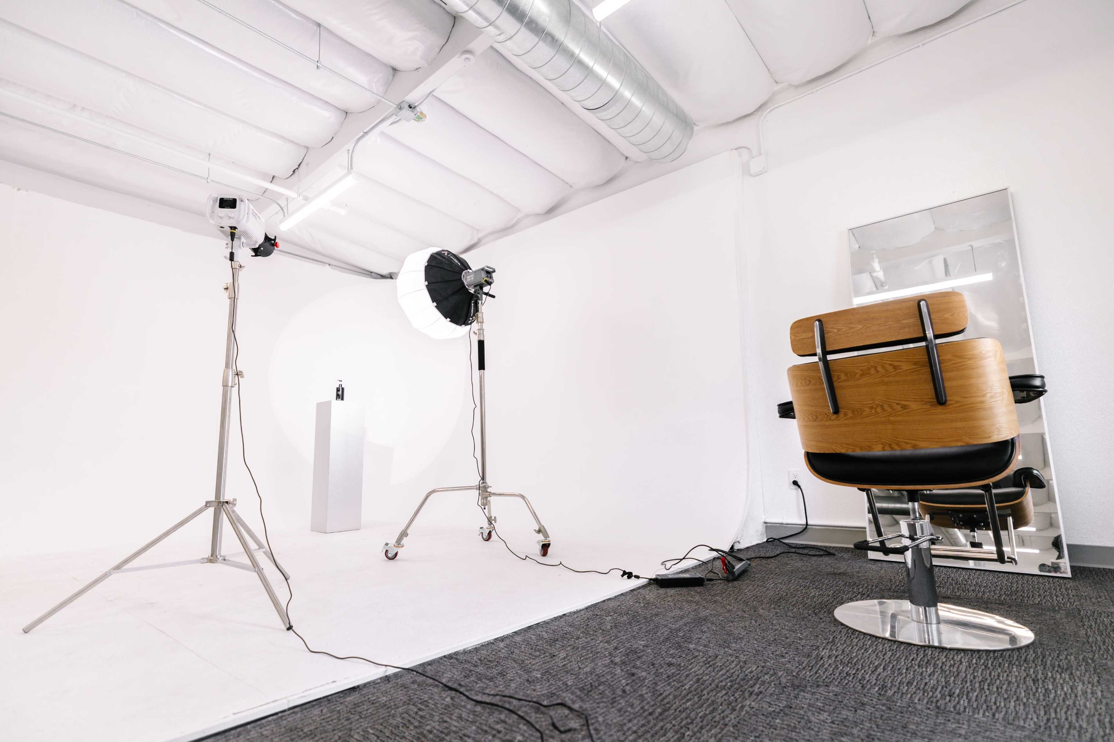 Modern Minimal Loft Studio w/ 12x12 CYC Wall – Costa Mesa Area Image in Santa Ana, Santa Ana, CA