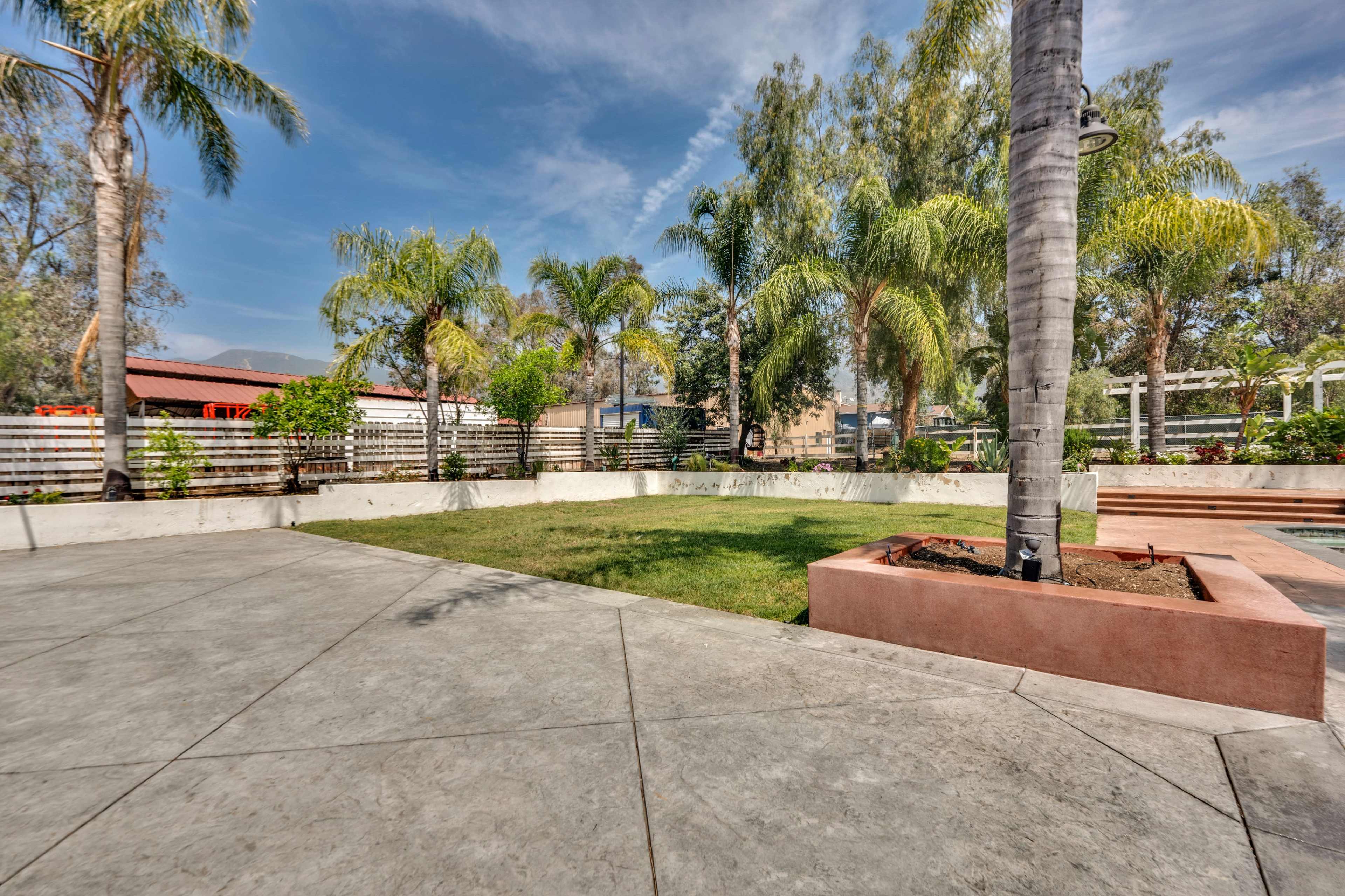 Beautiful secluded ranch style oasis- perfect backyard for parties Image in Sylmar, Sylmar, CA
